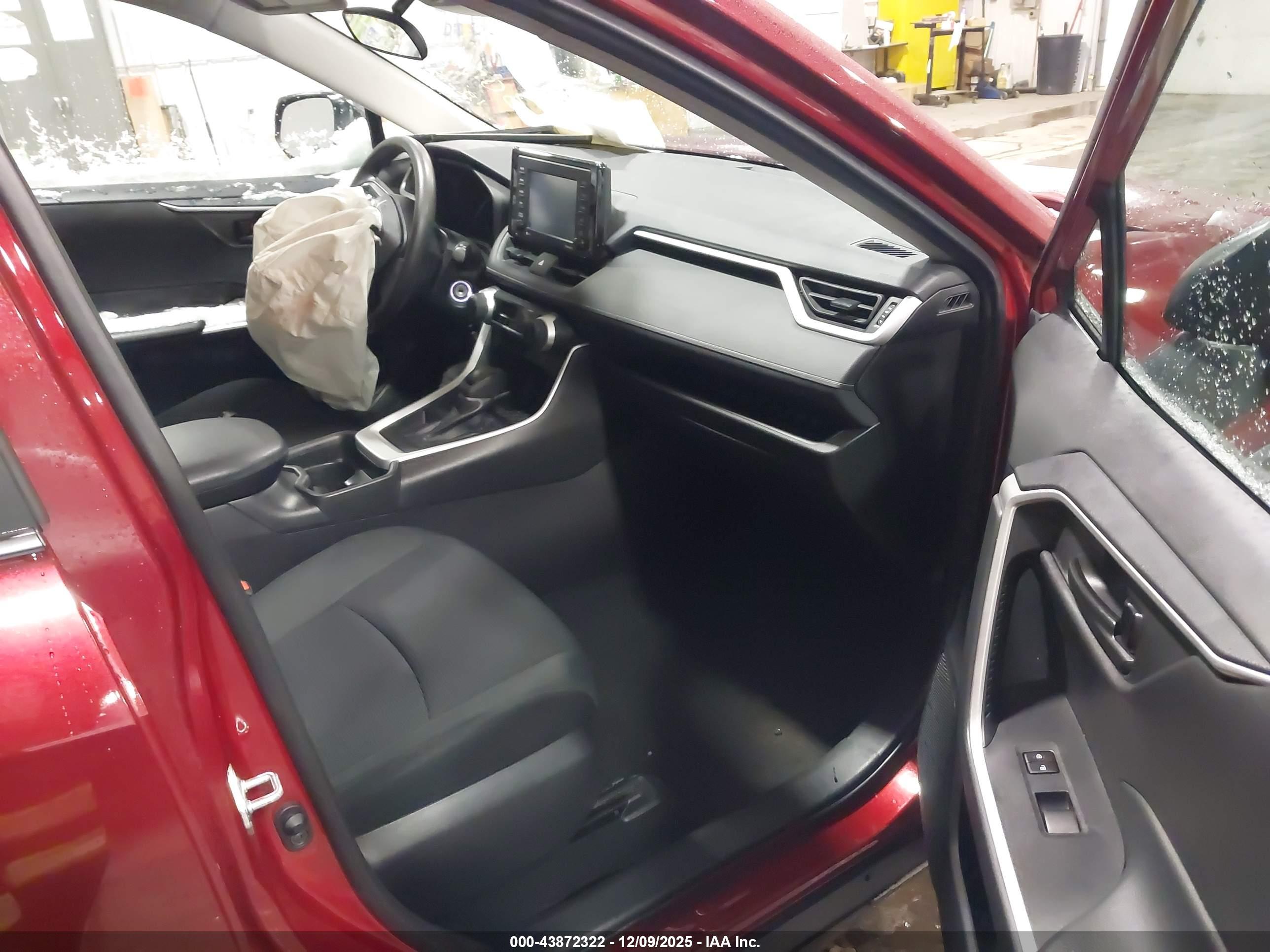 TOYOTA RAV4 image 5