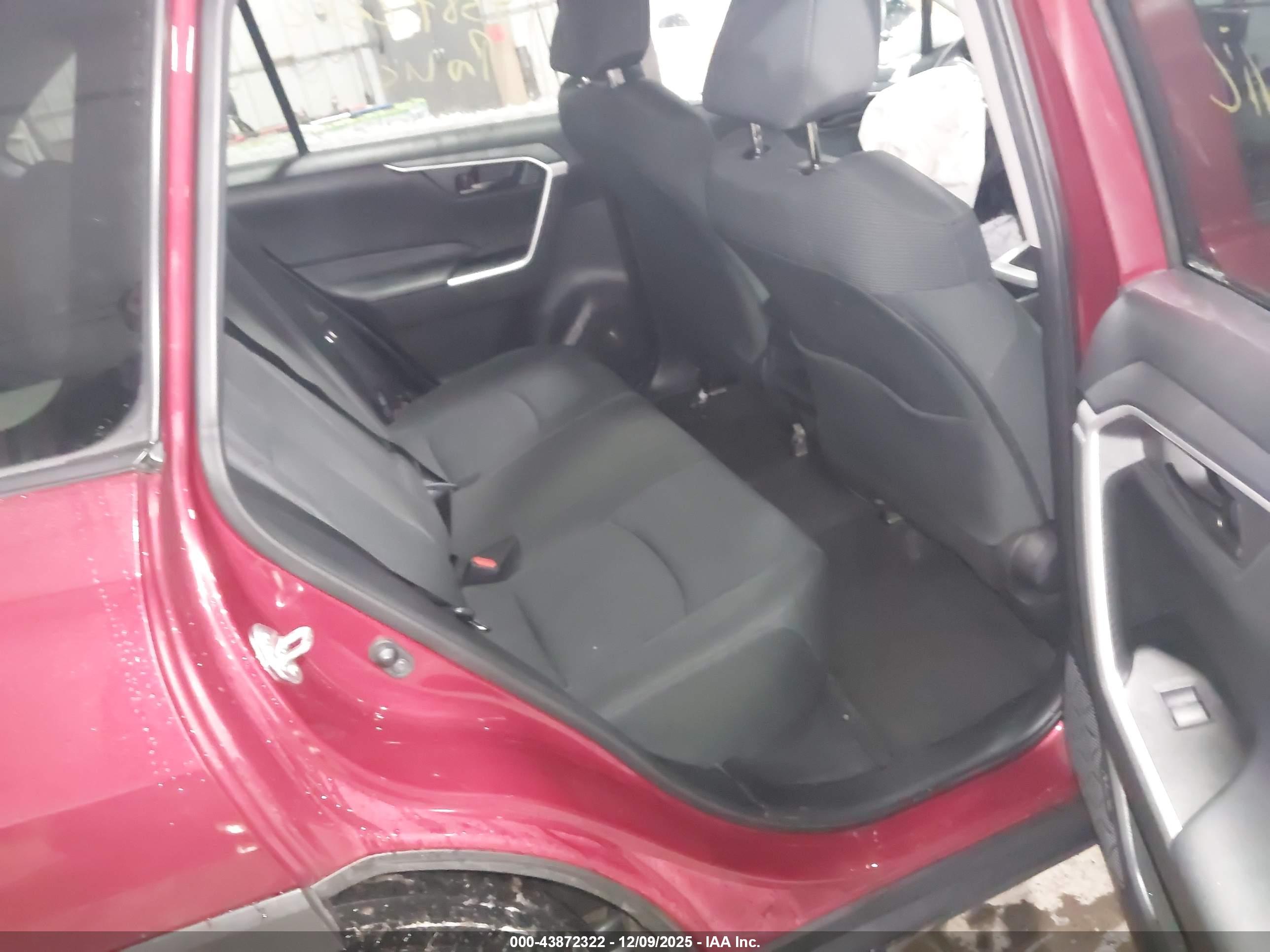 TOYOTA RAV4 image 8