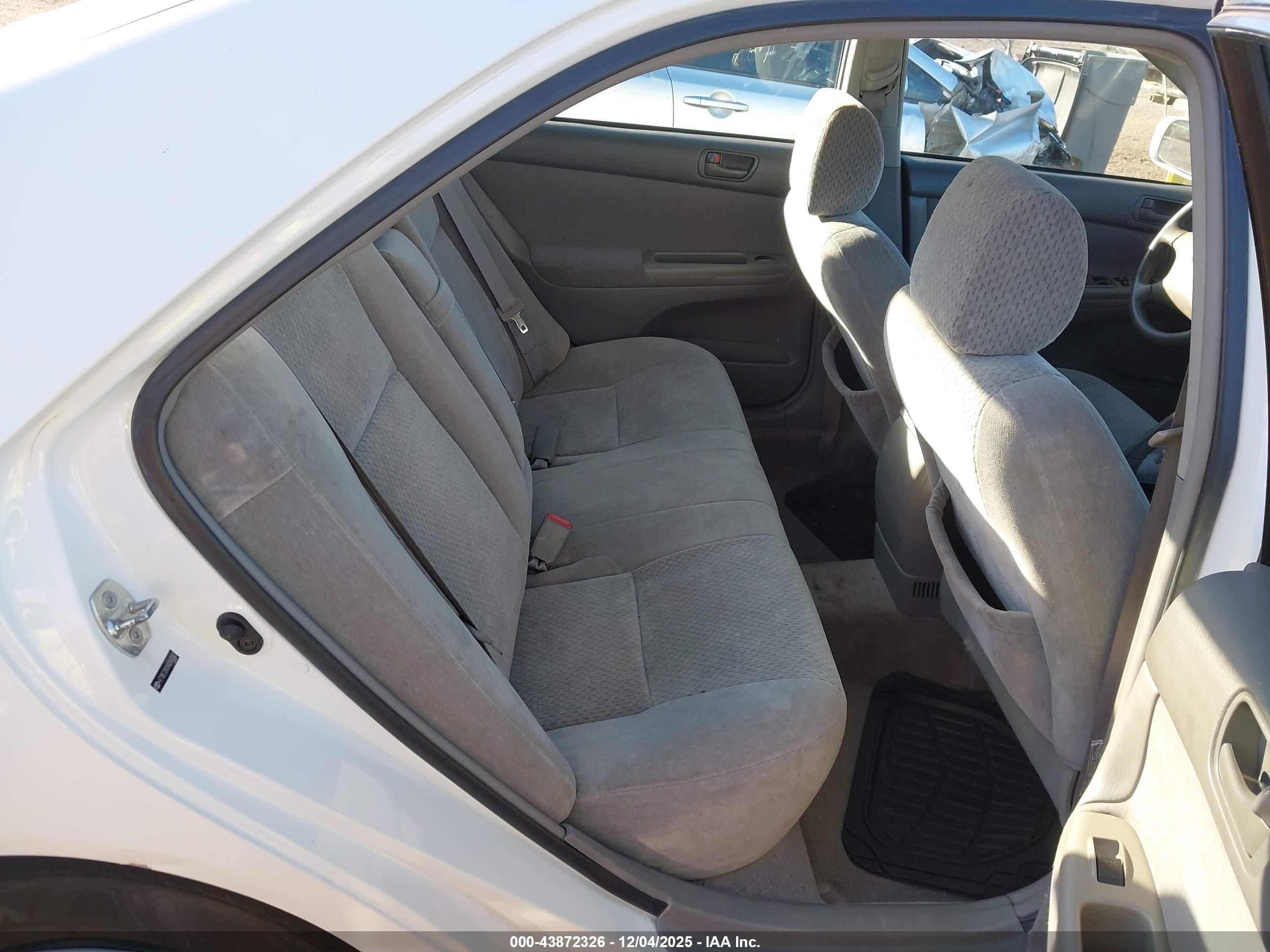 TOYOTA CAMRY image 8
