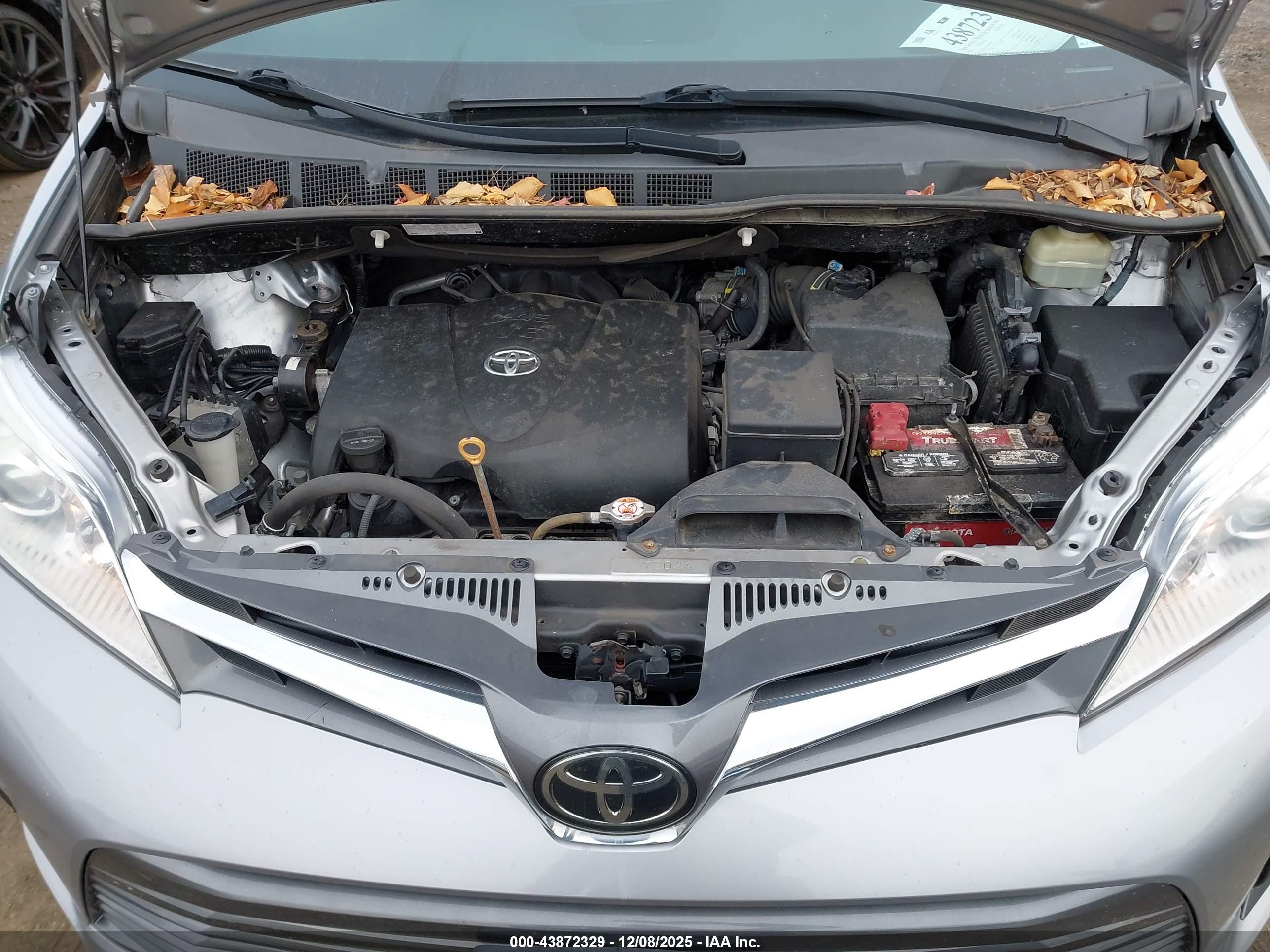 TOYOTA SIENNA image 10