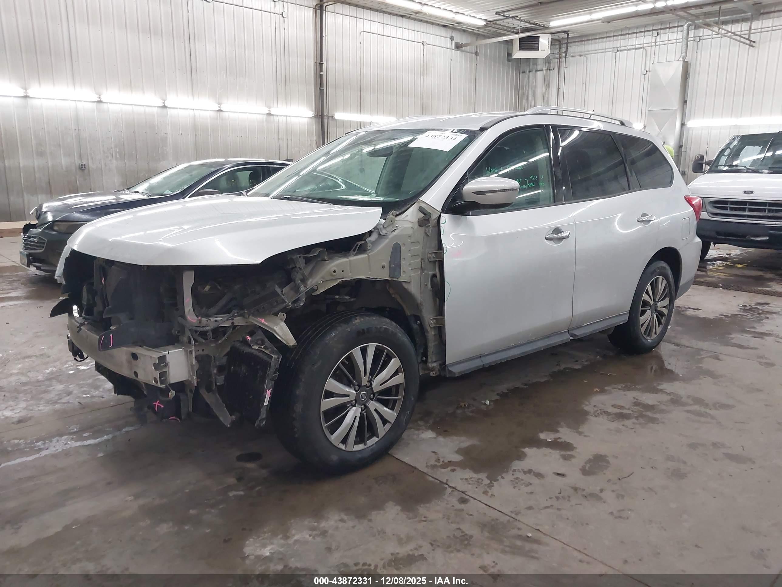 NISSAN PATHFINDER image 2