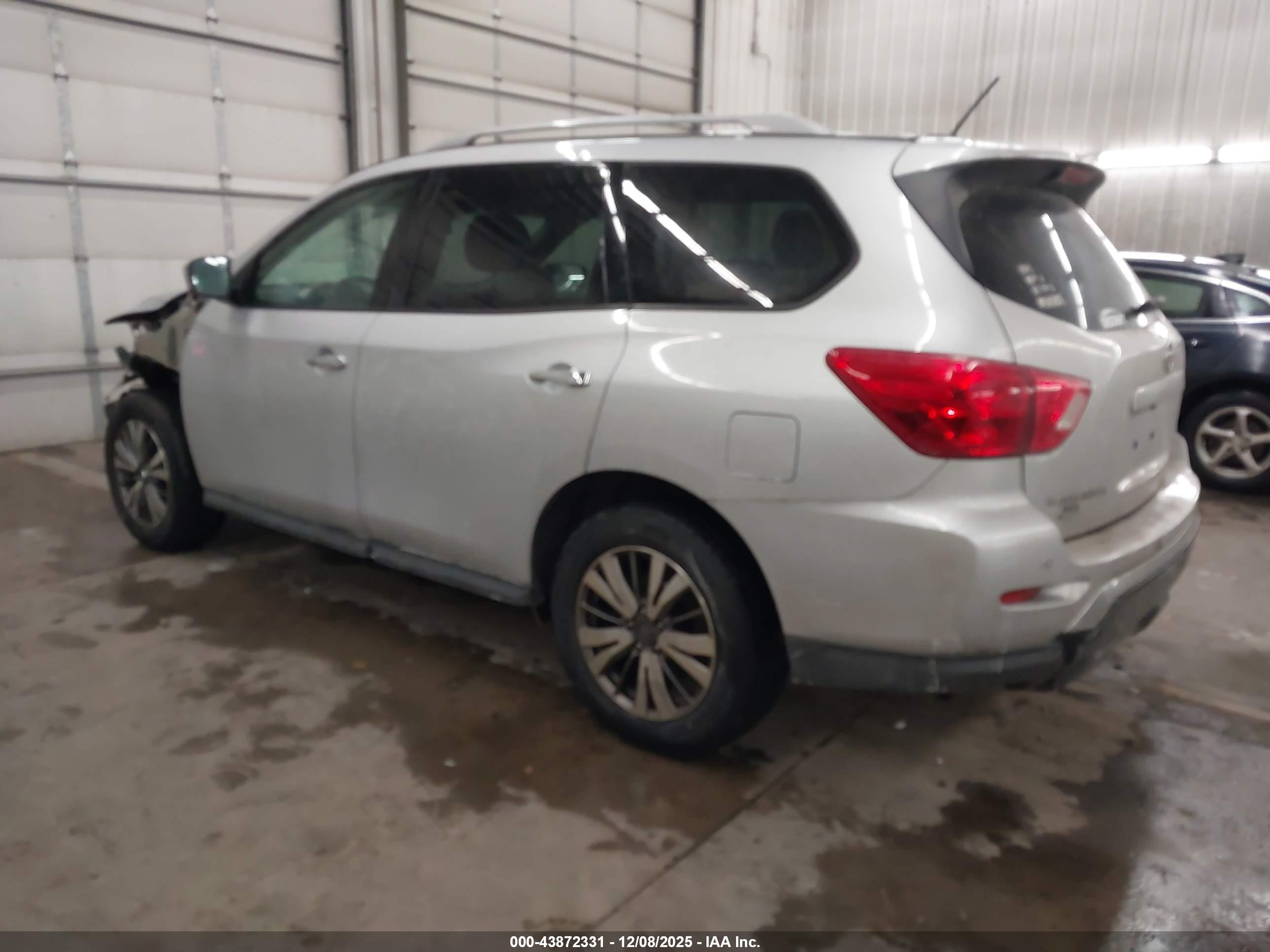 NISSAN PATHFINDER image 3