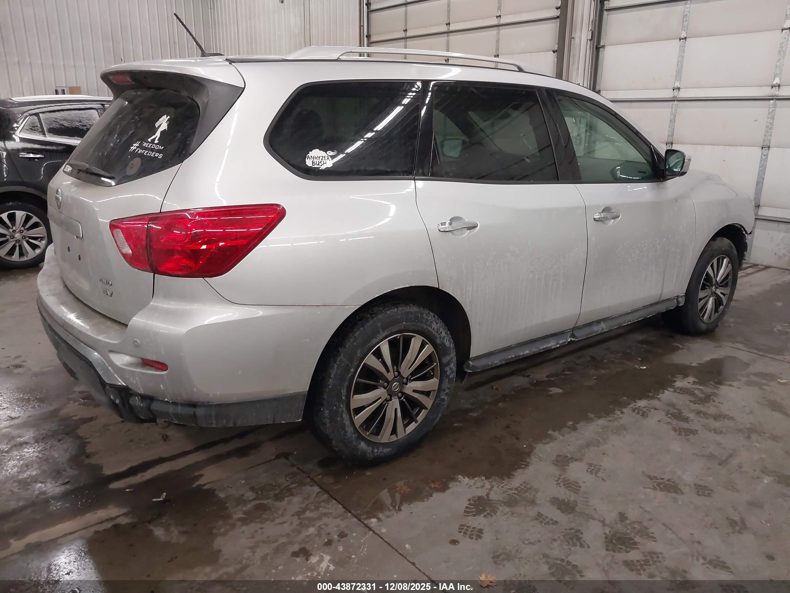 NISSAN PATHFINDER image 4