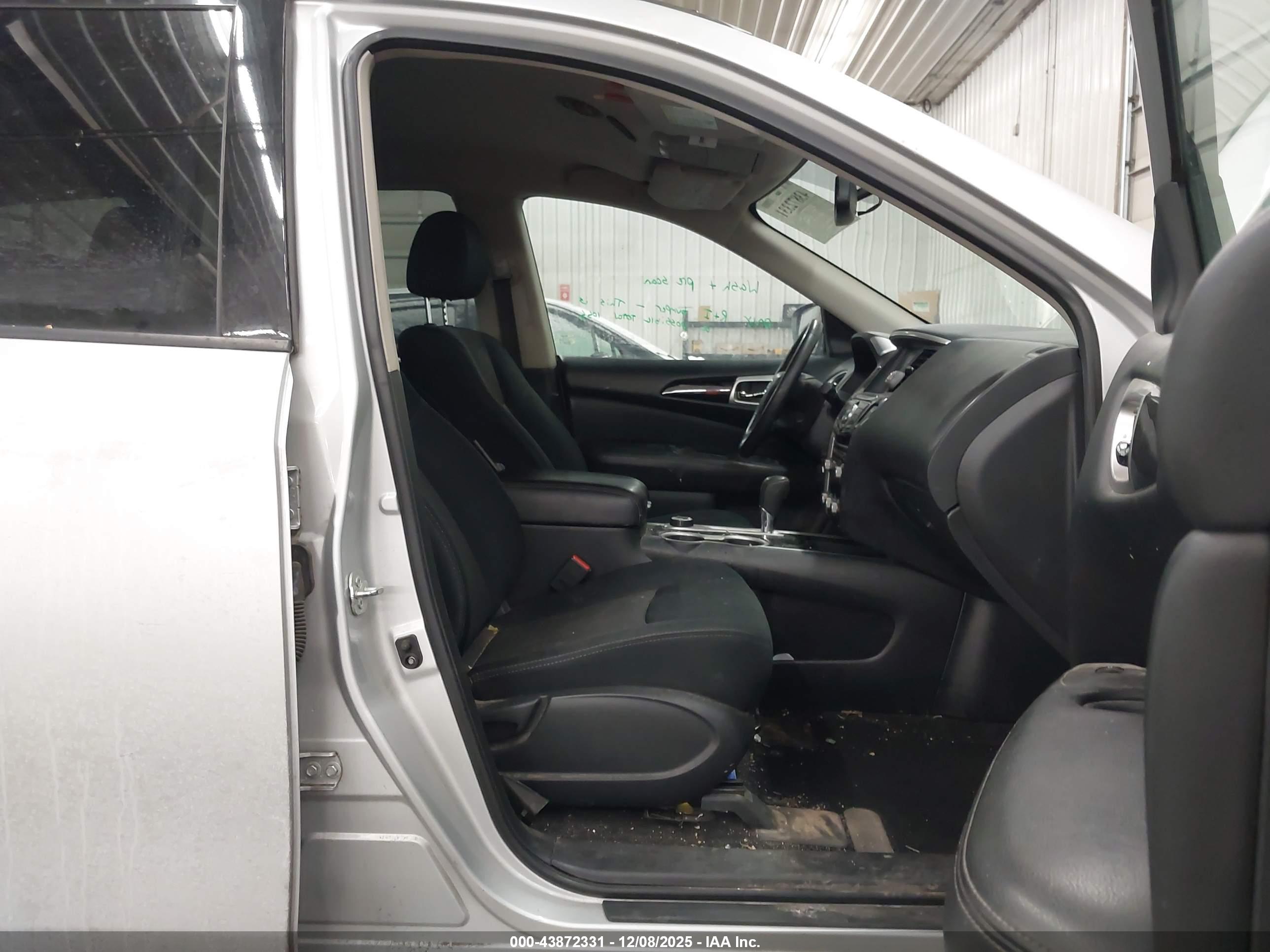 NISSAN PATHFINDER image 5