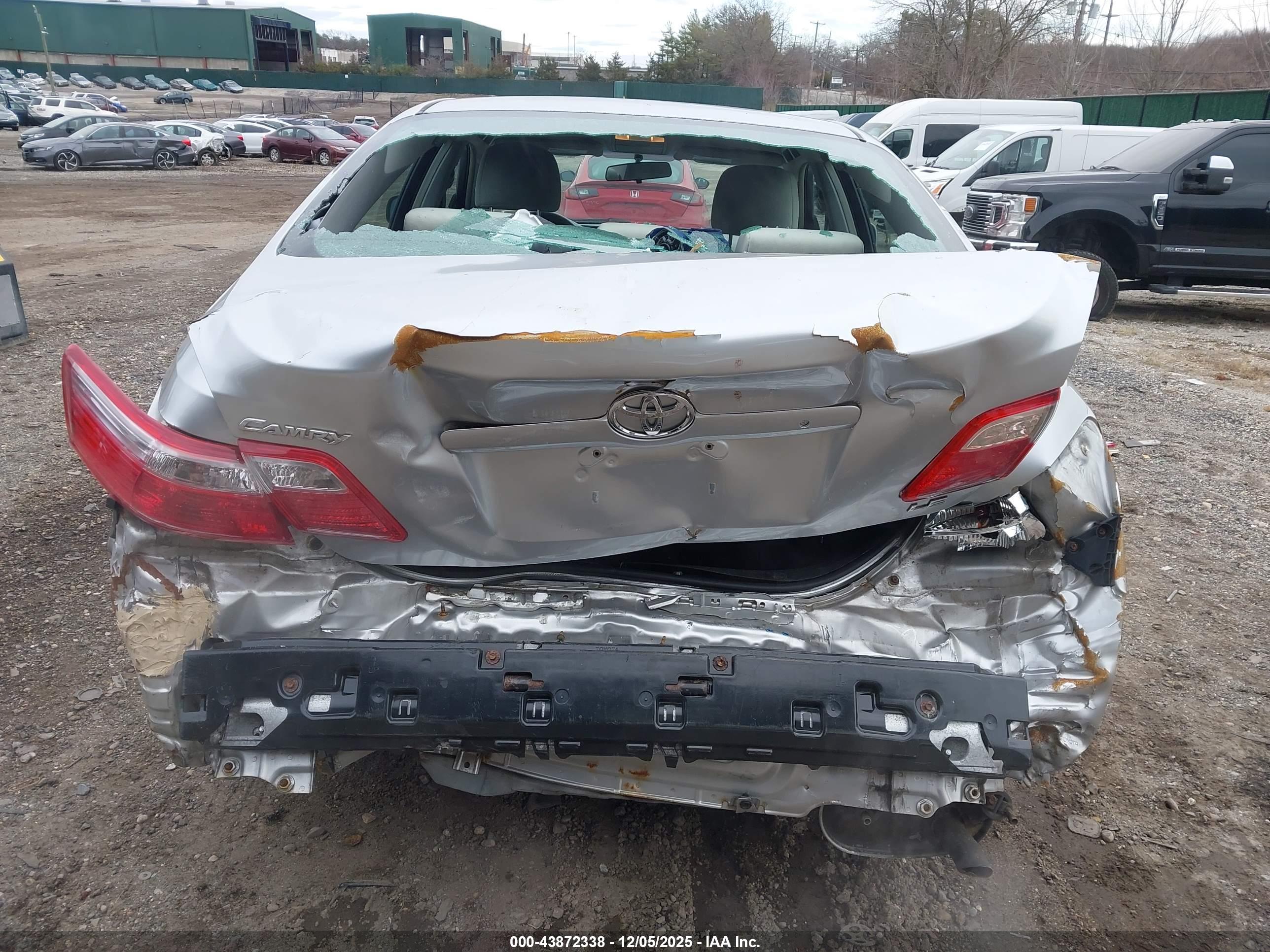 TOYOTA CAMRY image 6