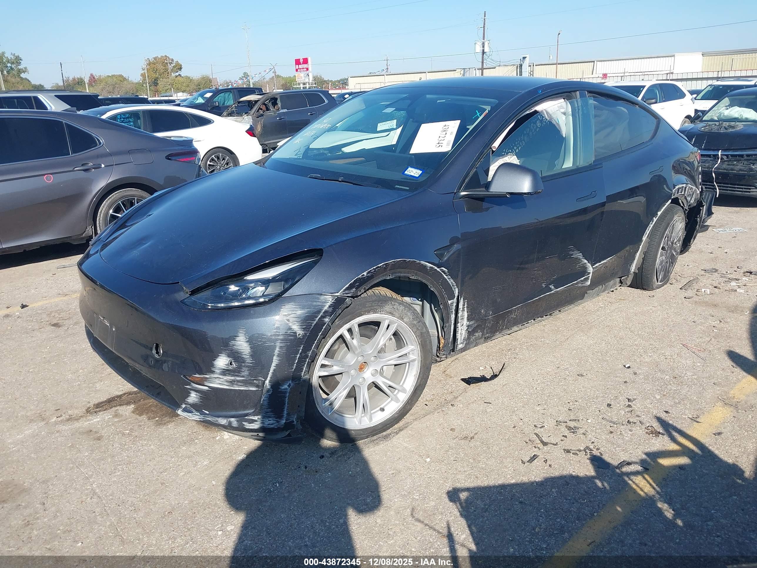 TESLA MODEL image 2