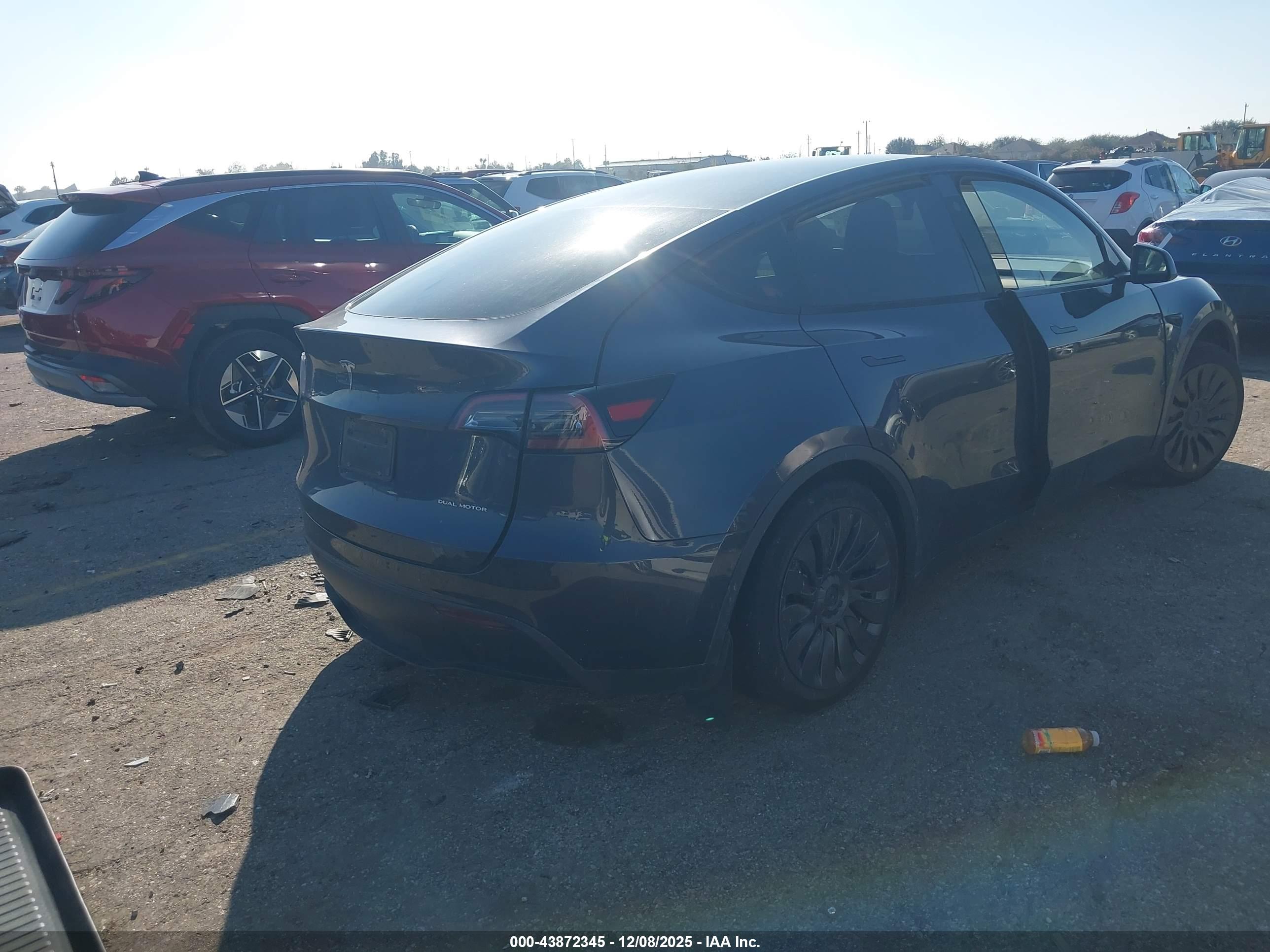 TESLA MODEL image 4