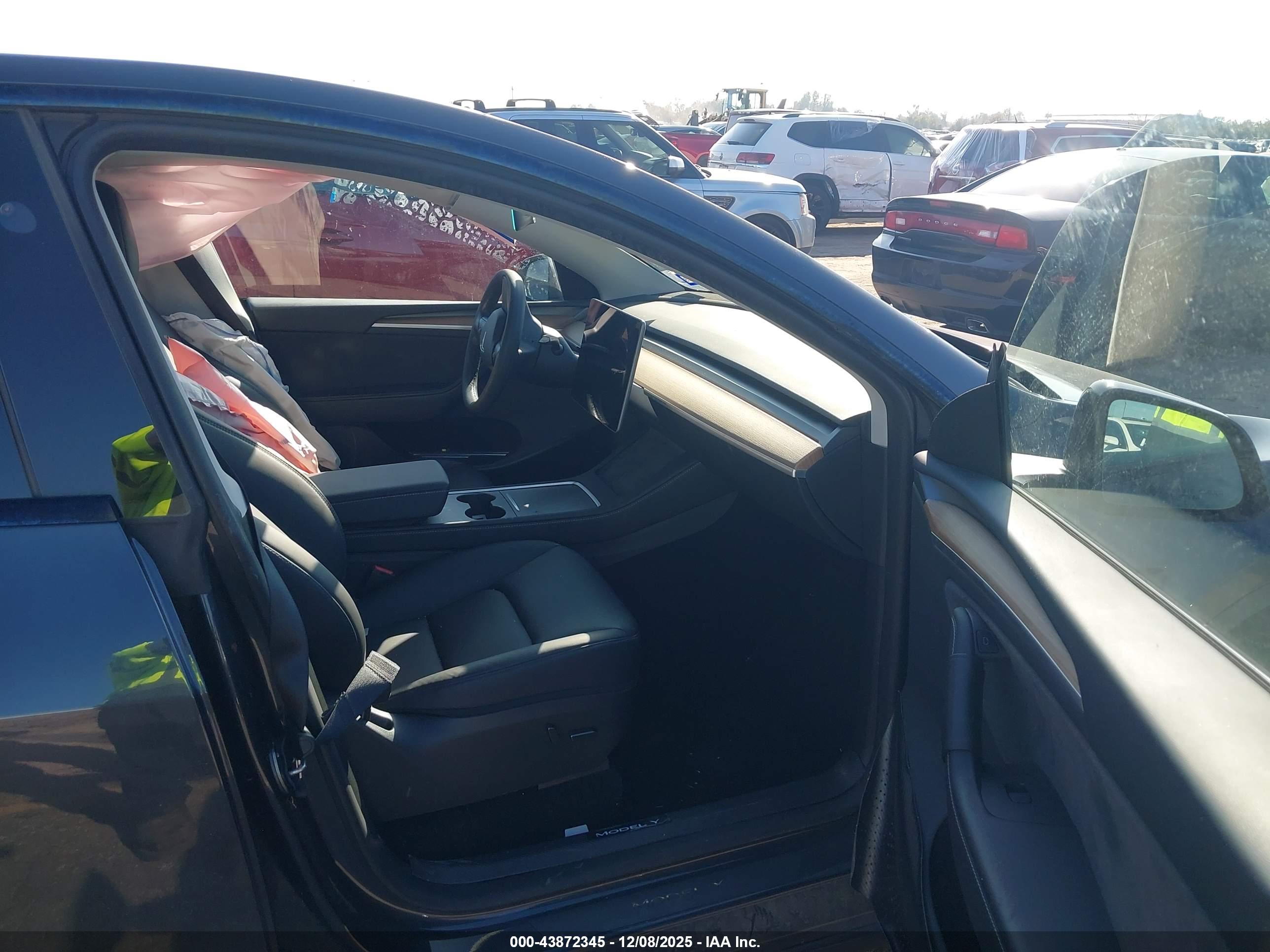 TESLA MODEL image 5