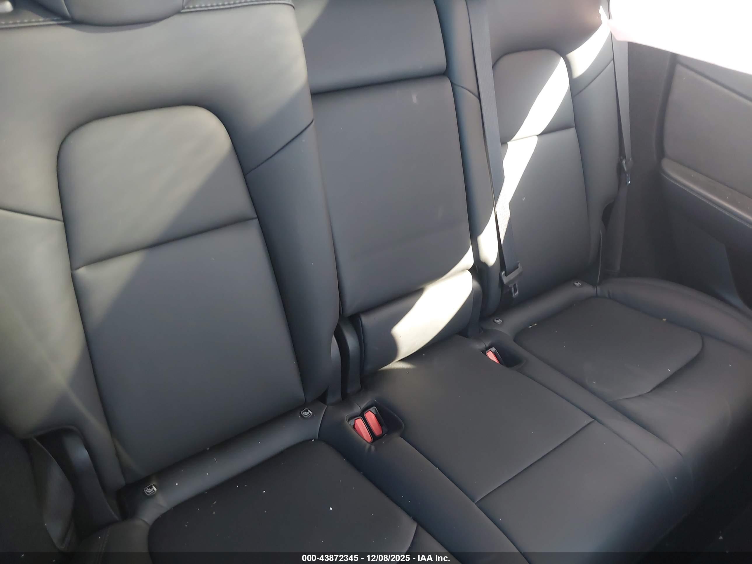 TESLA MODEL image 8