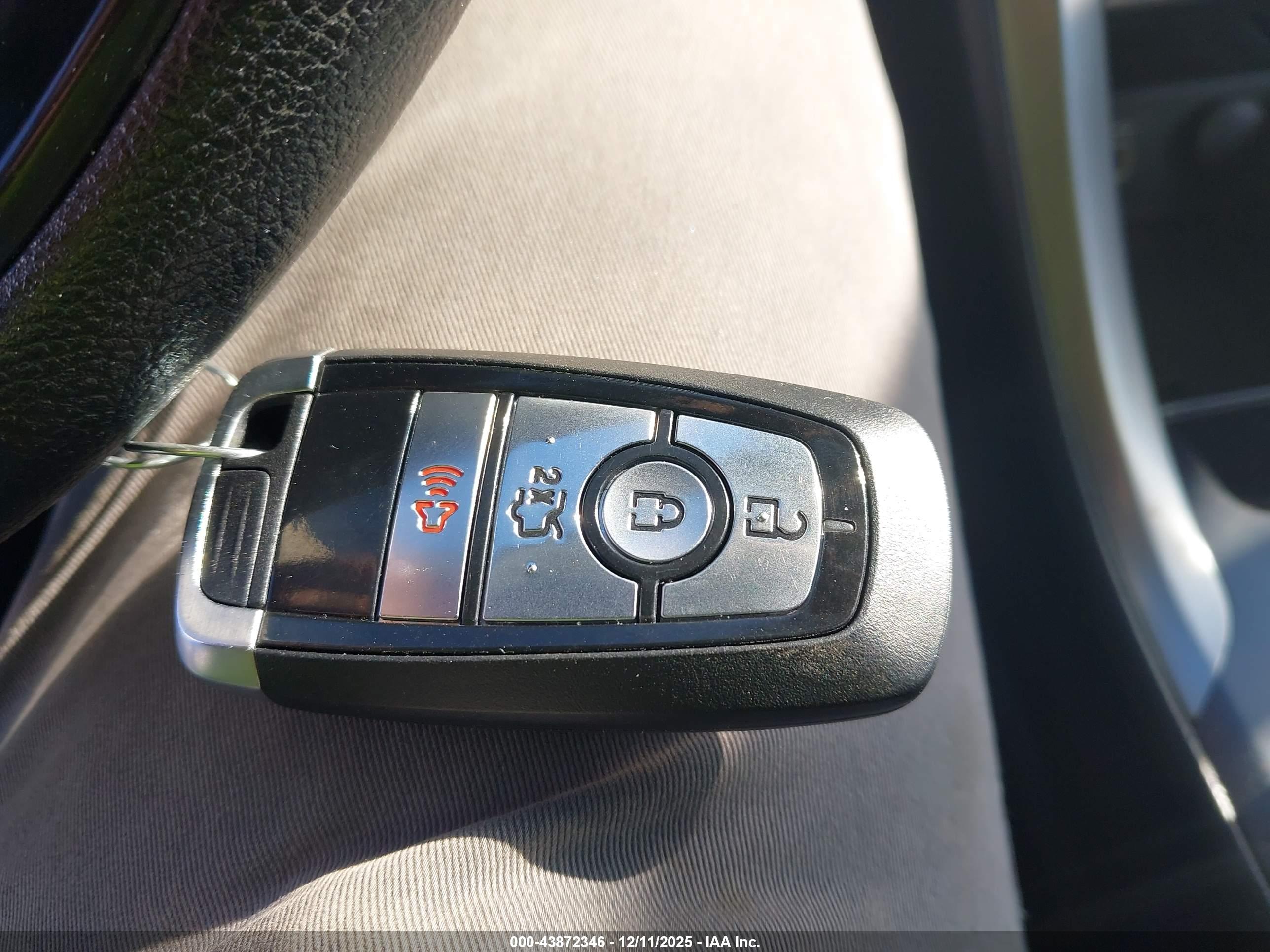 FORD FUSION image 11