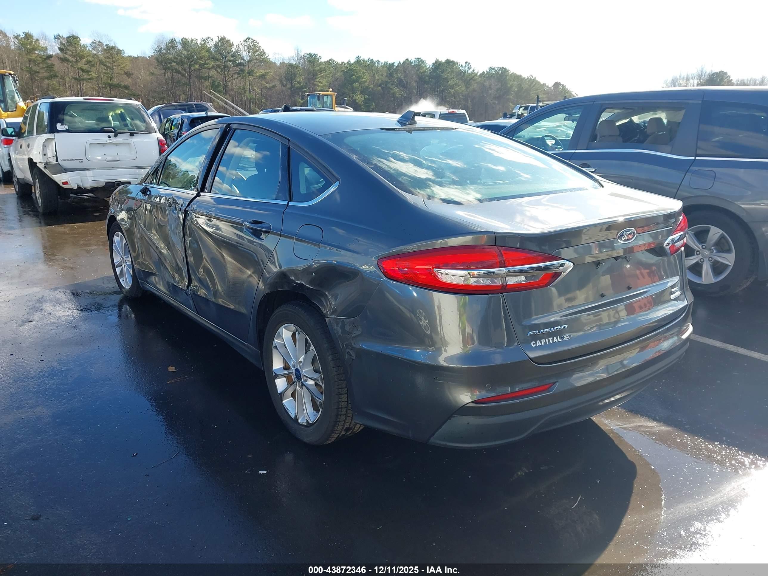 FORD FUSION image 3