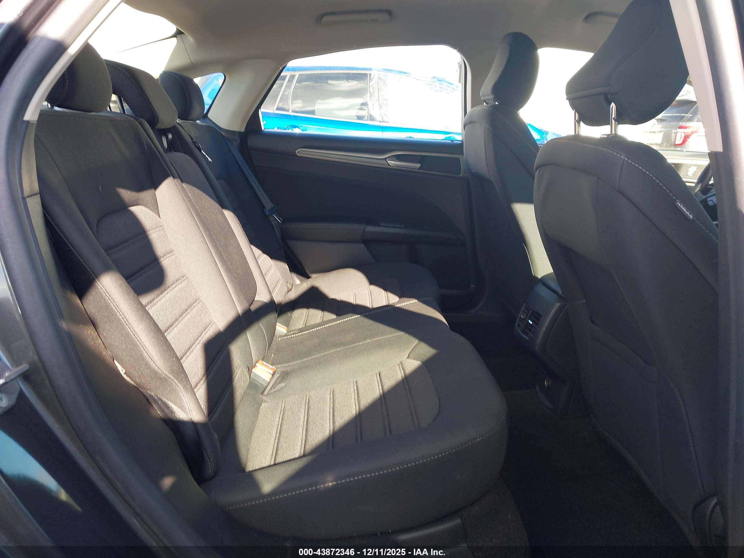 FORD FUSION image 8