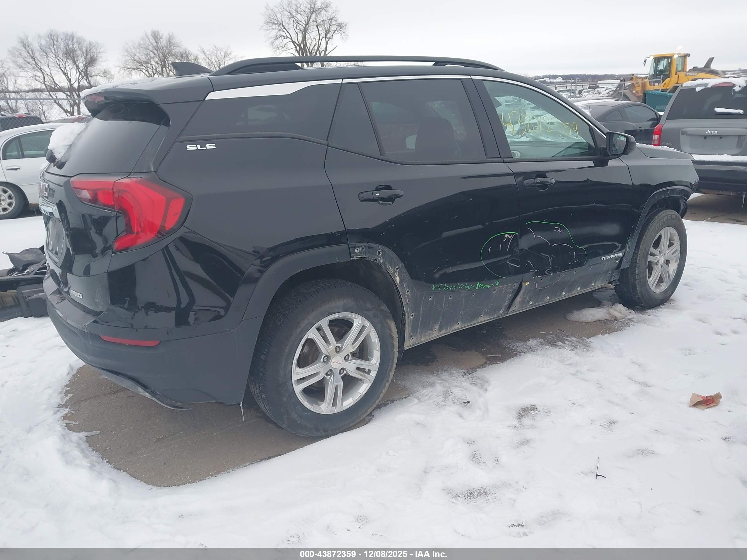 GMC TERRAIN image 4