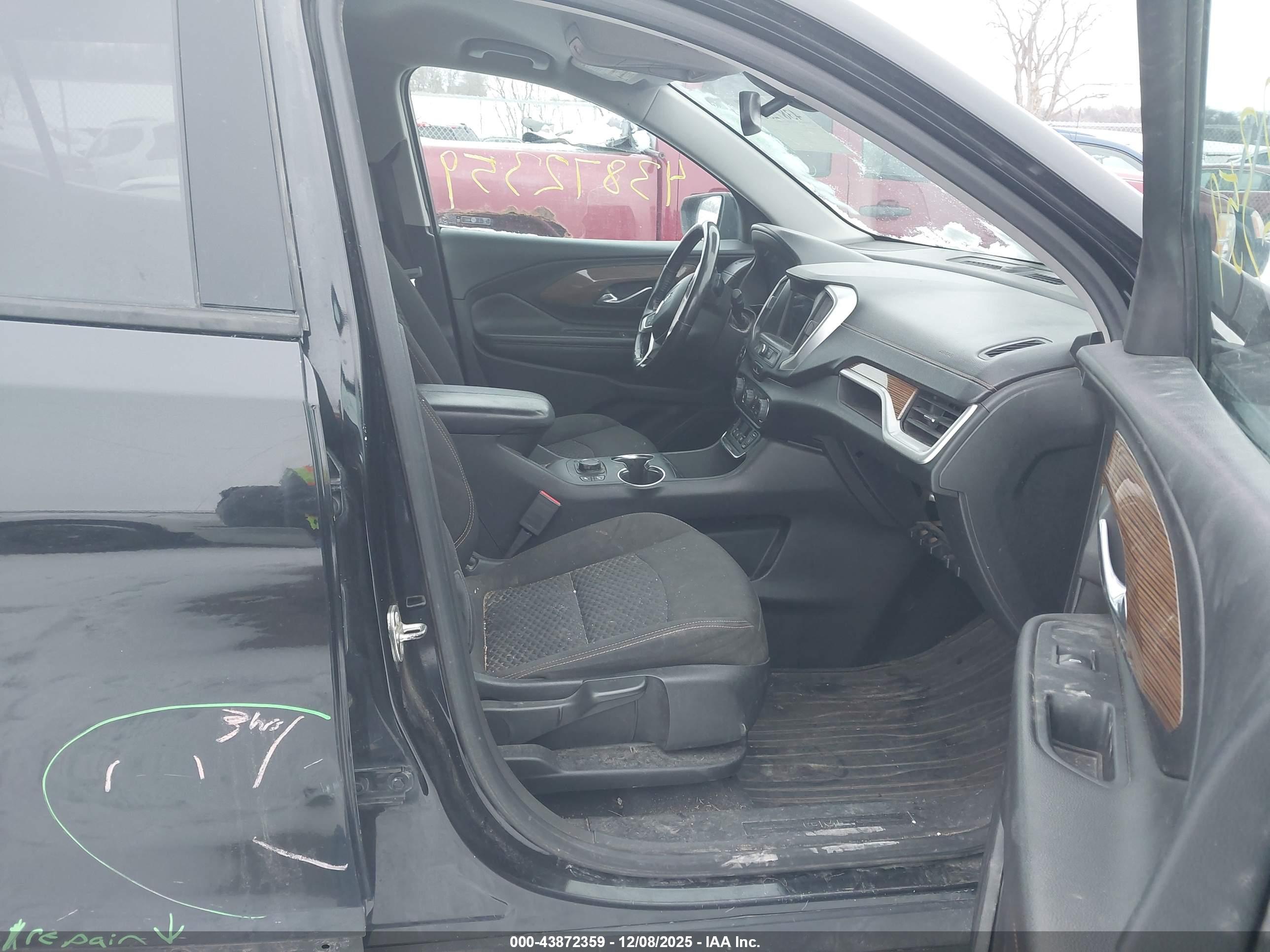 GMC TERRAIN image 5