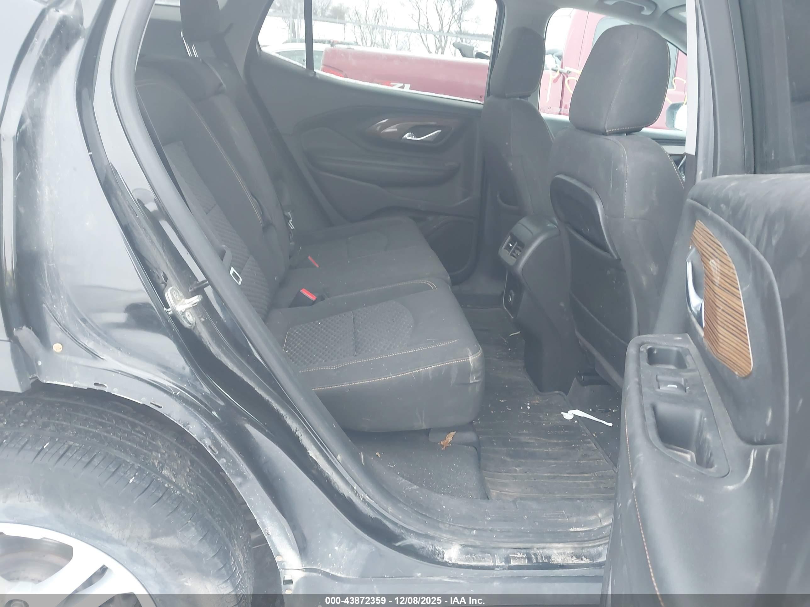 GMC TERRAIN image 8