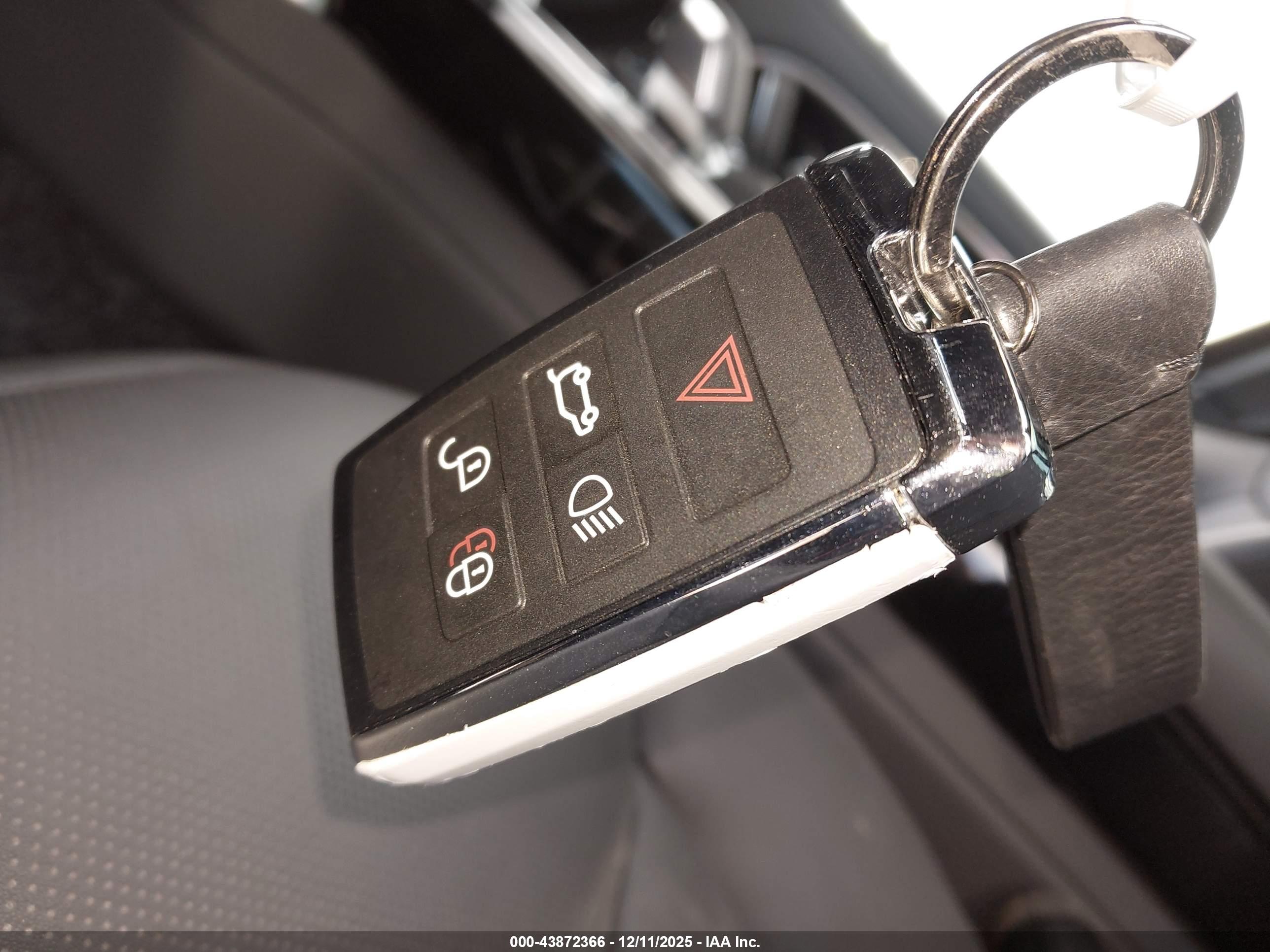 LAND ROVER image 11