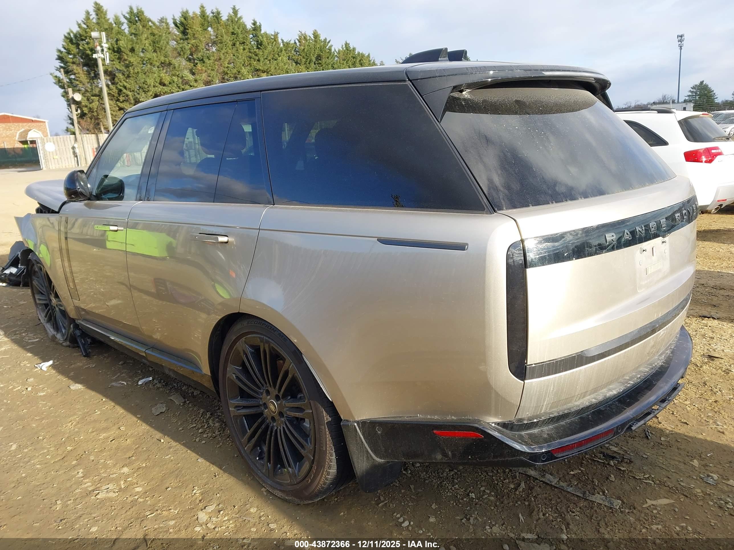 LAND ROVER image 3