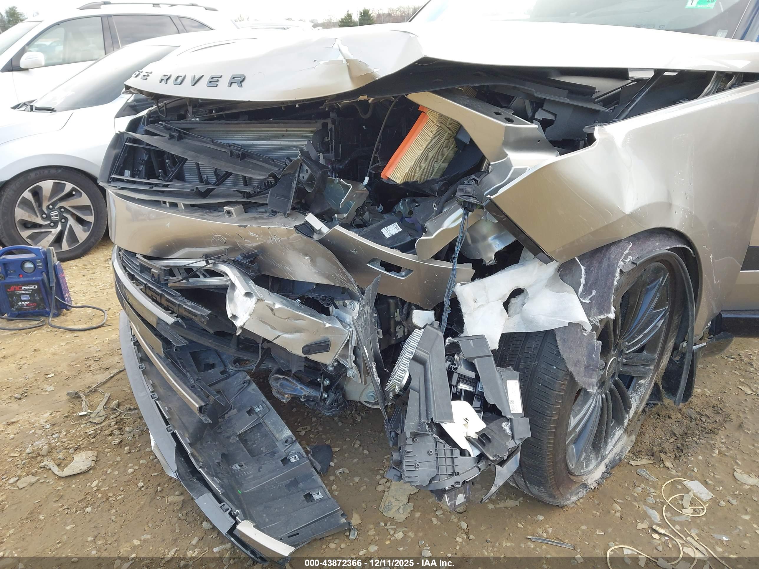 LAND ROVER image 6