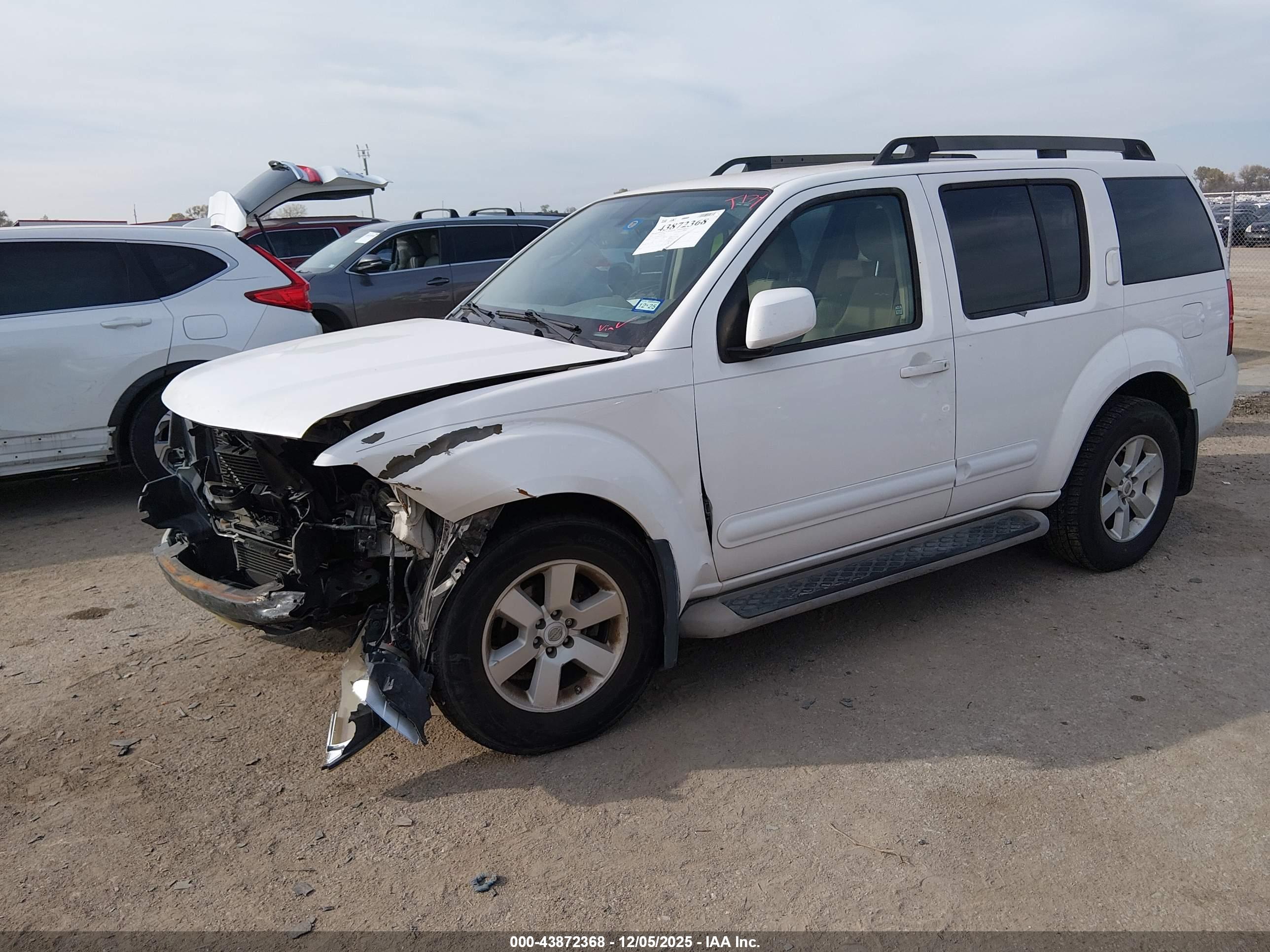 NISSAN PATHFINDER image 2