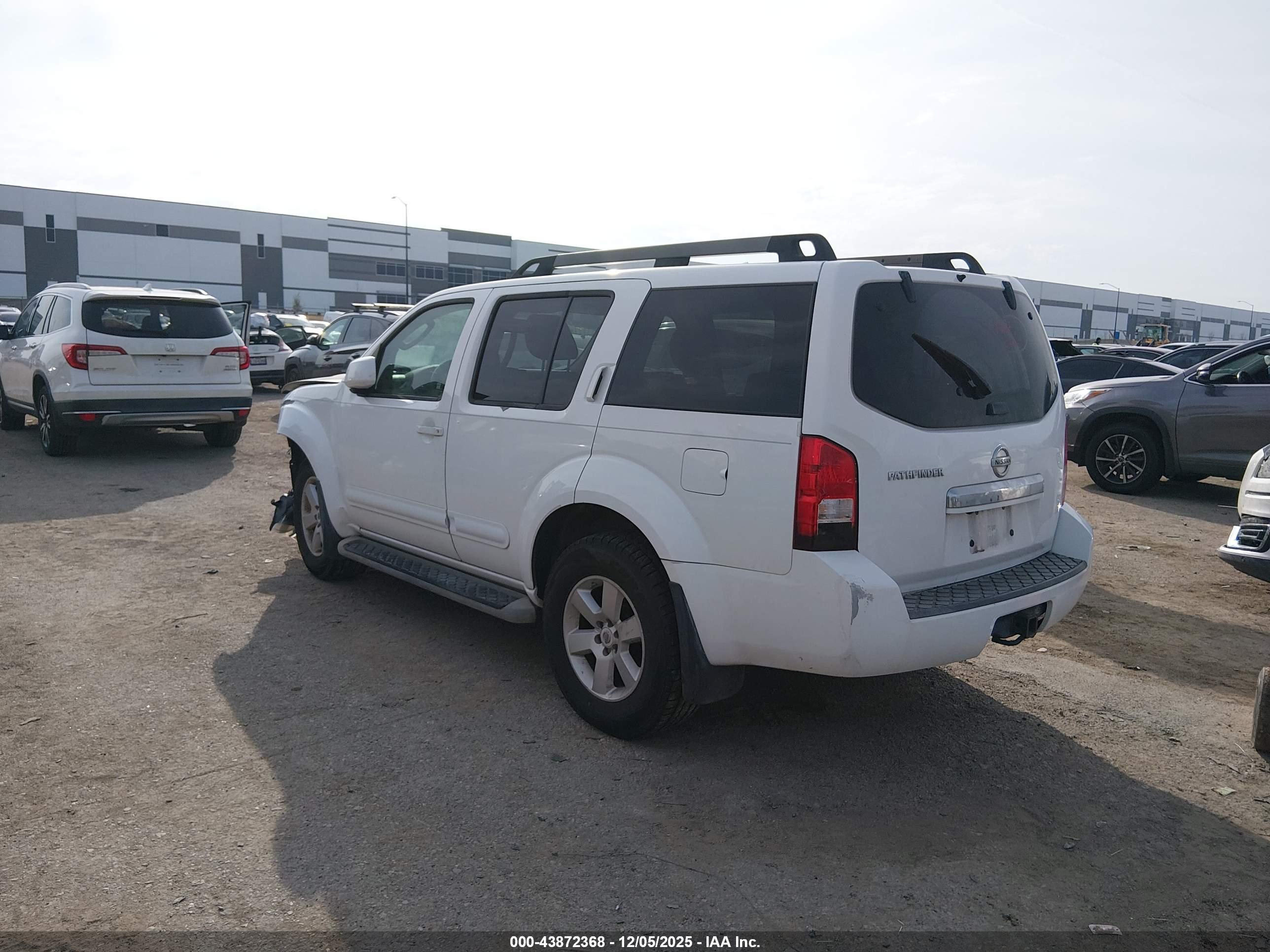 NISSAN PATHFINDER image 3