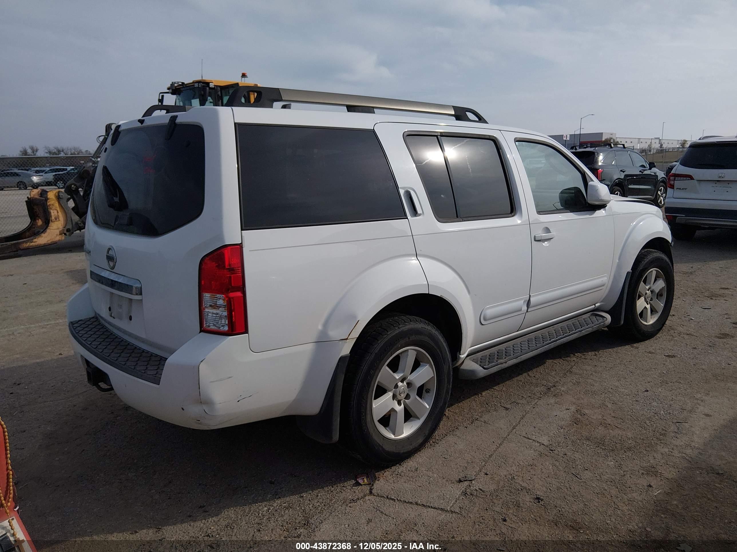 NISSAN PATHFINDER image 4