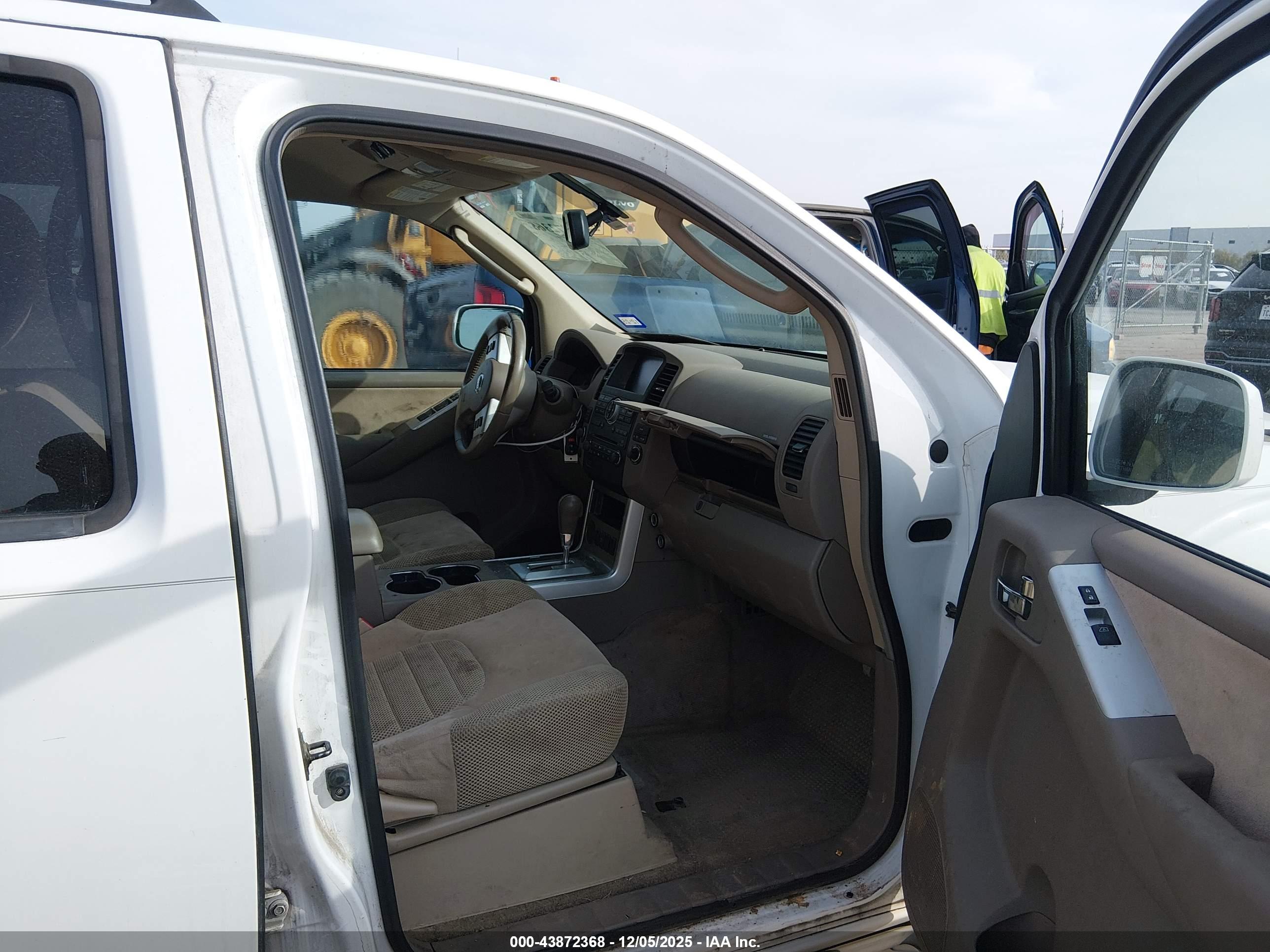 NISSAN PATHFINDER image 5