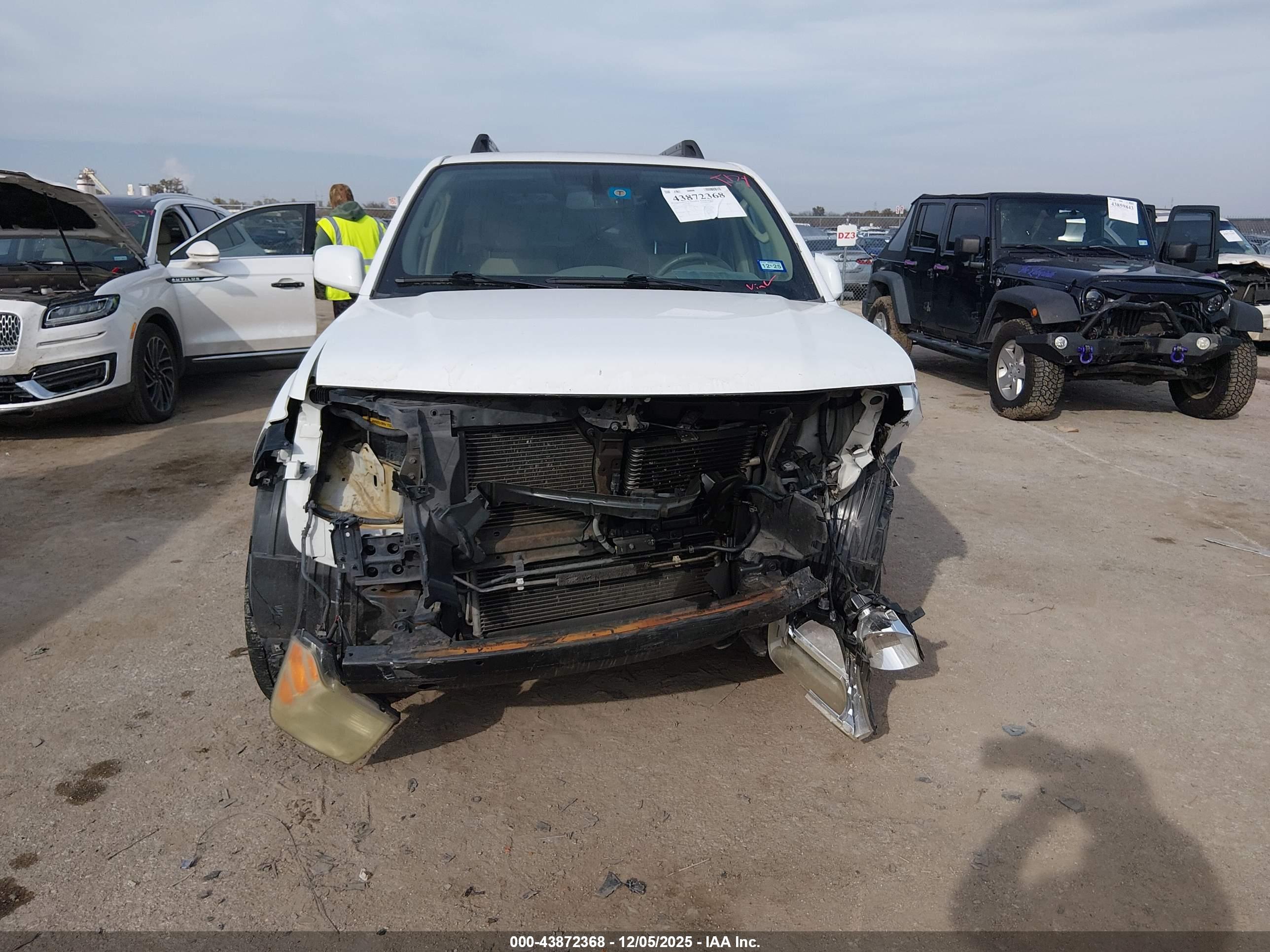 NISSAN PATHFINDER image 6