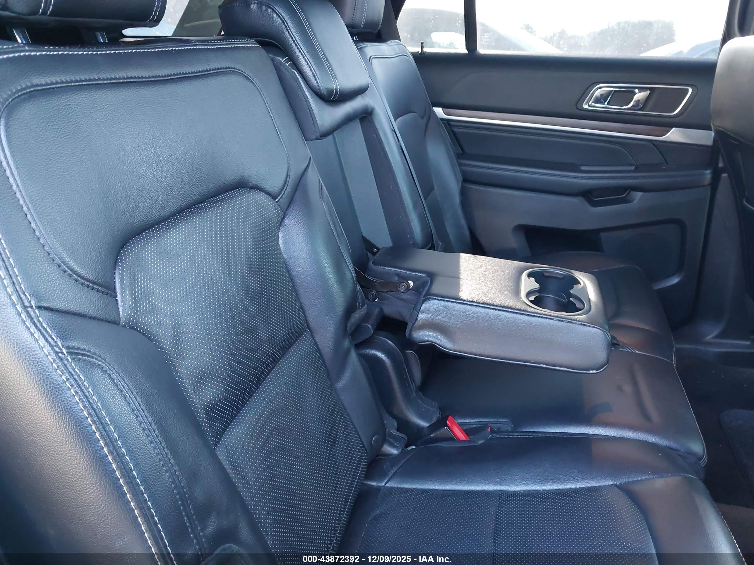 FORD EXPLORER image 8
