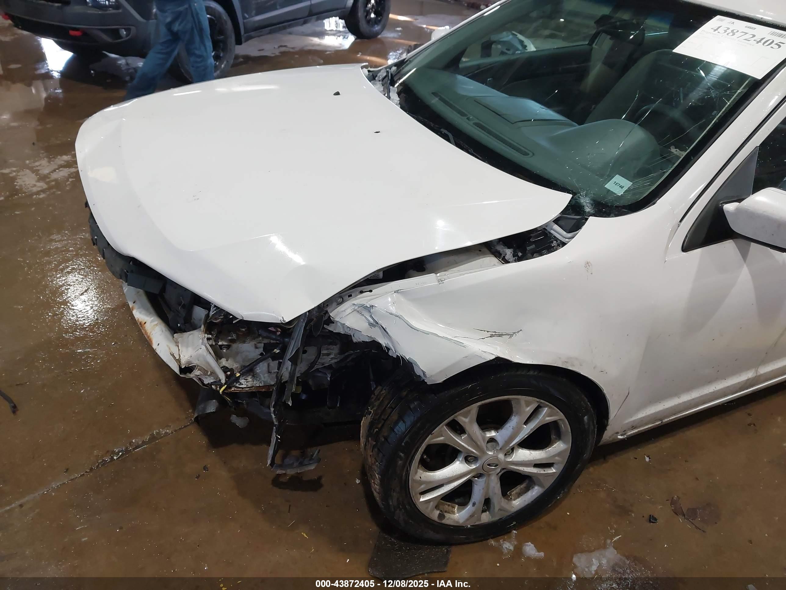 FORD FUSION image 6