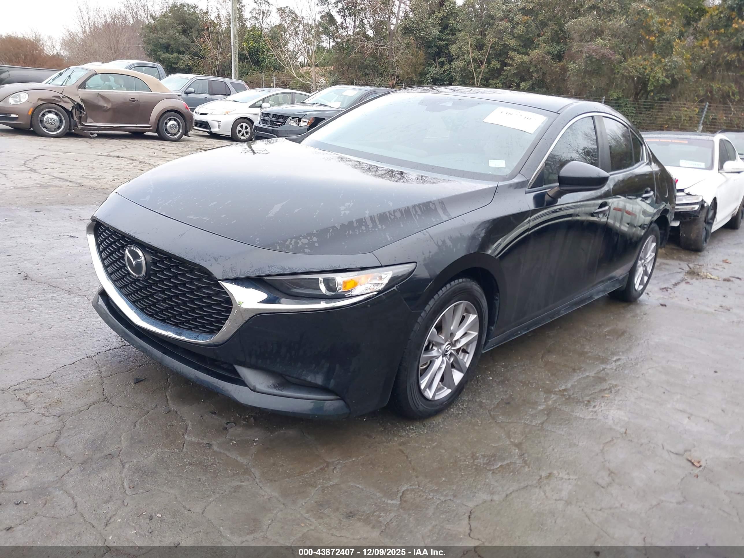 MAZDA MAZDA3 image 2