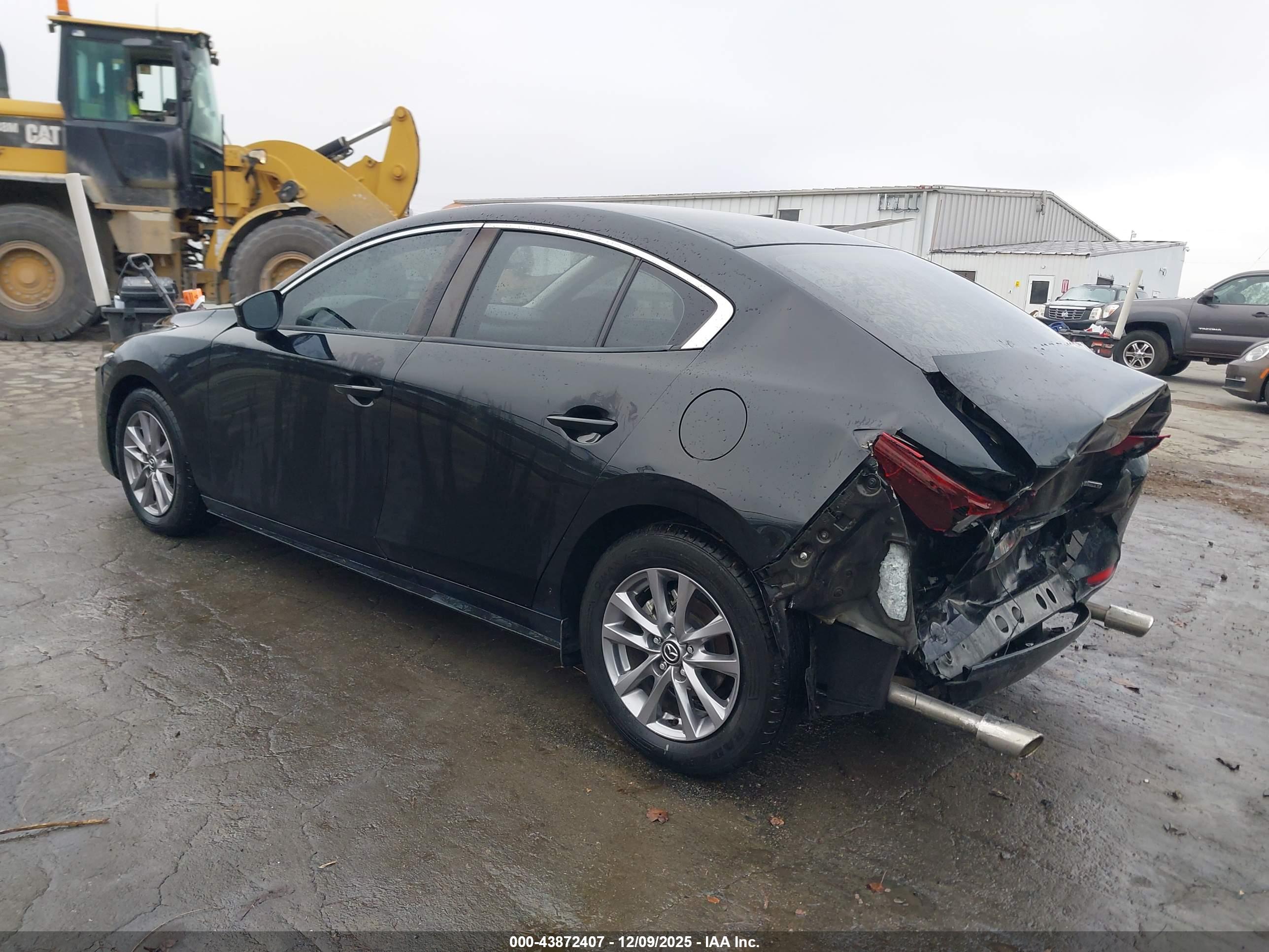 MAZDA MAZDA3 image 3