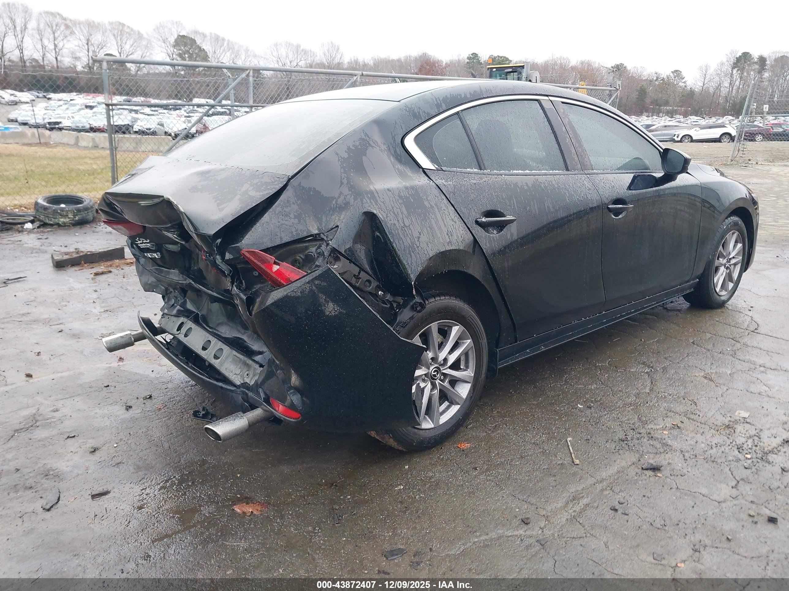 MAZDA MAZDA3 image 4
