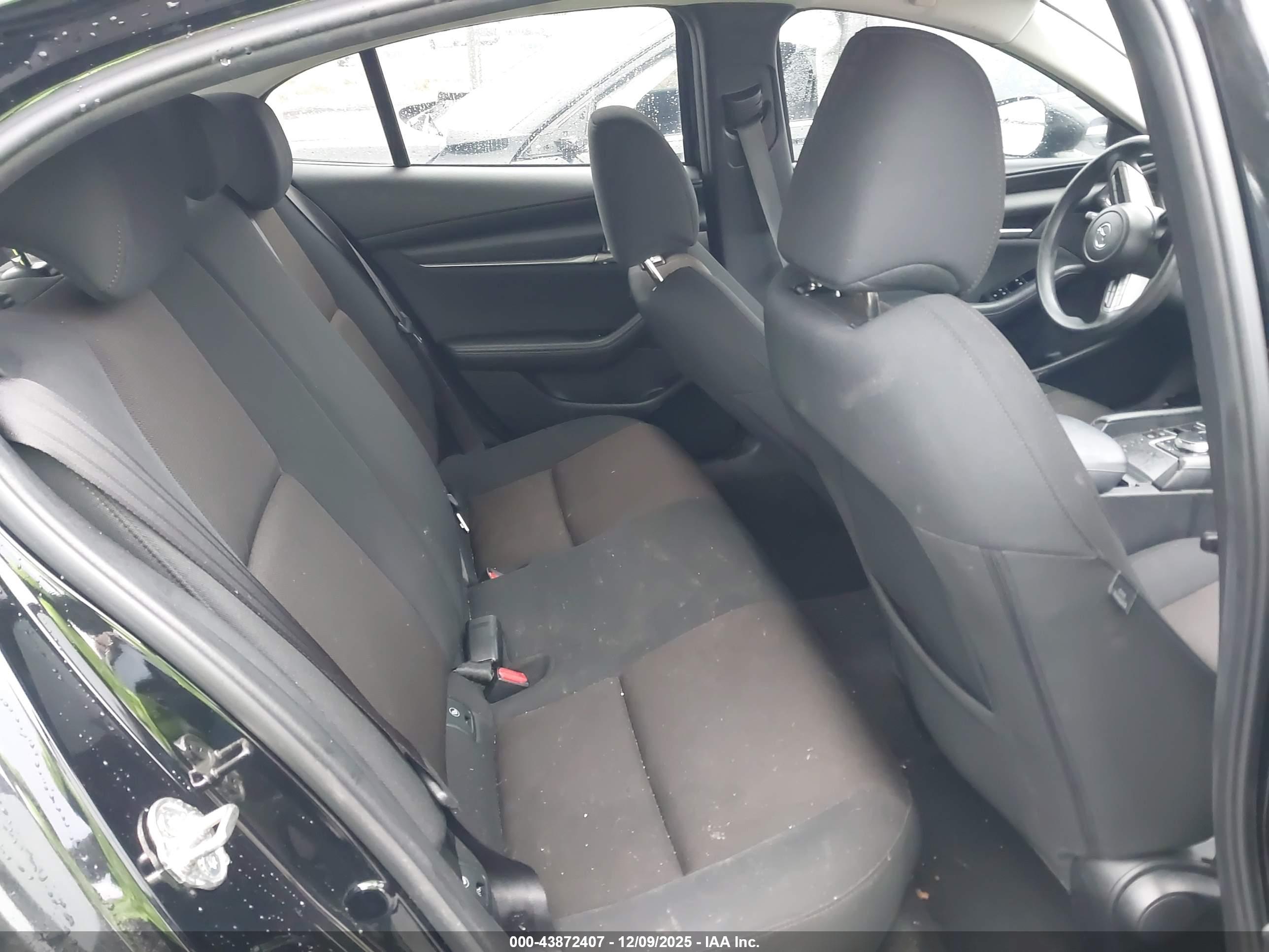 MAZDA MAZDA3 image 8