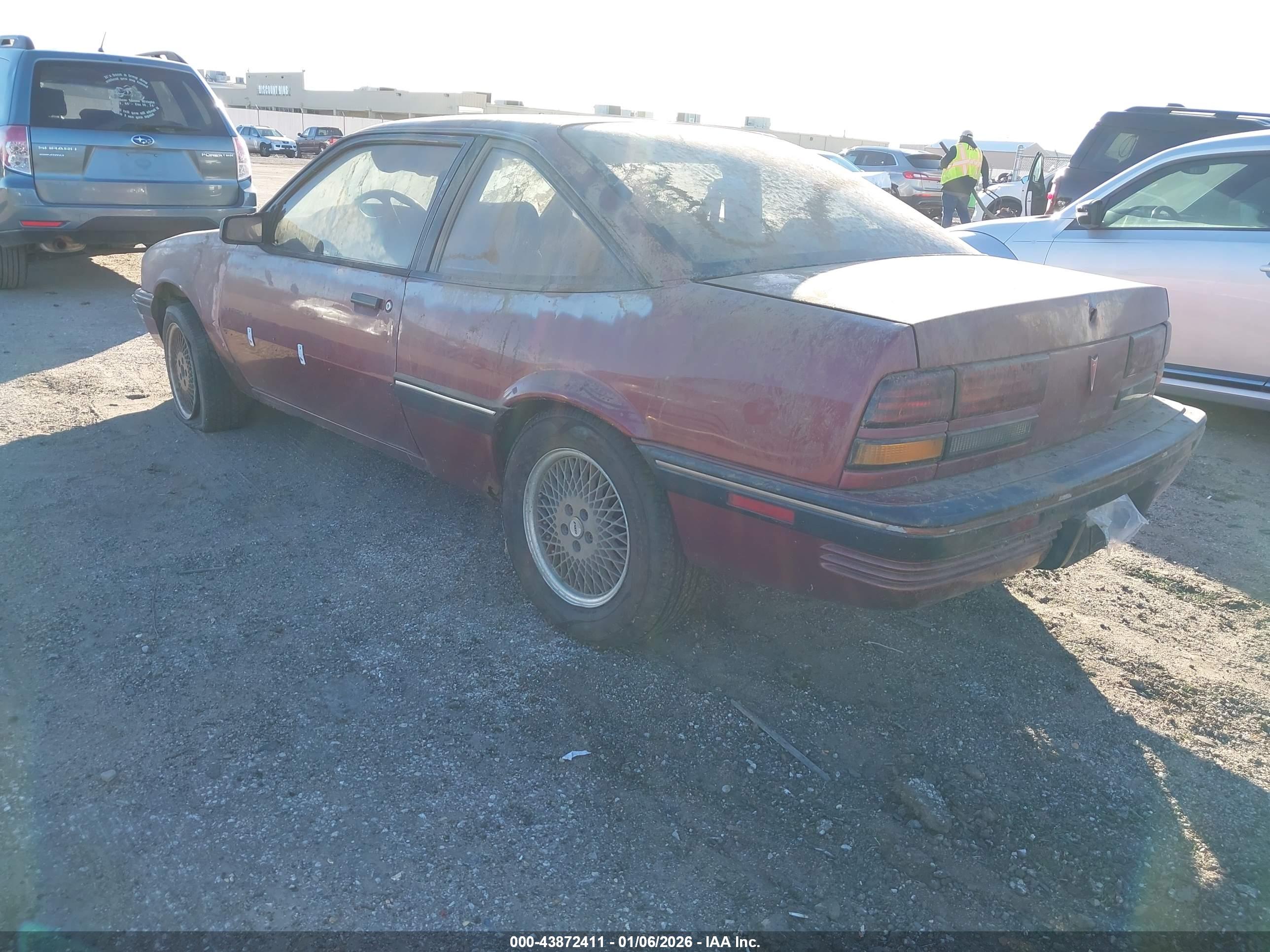 PONTIAC SUNBIRD image 3