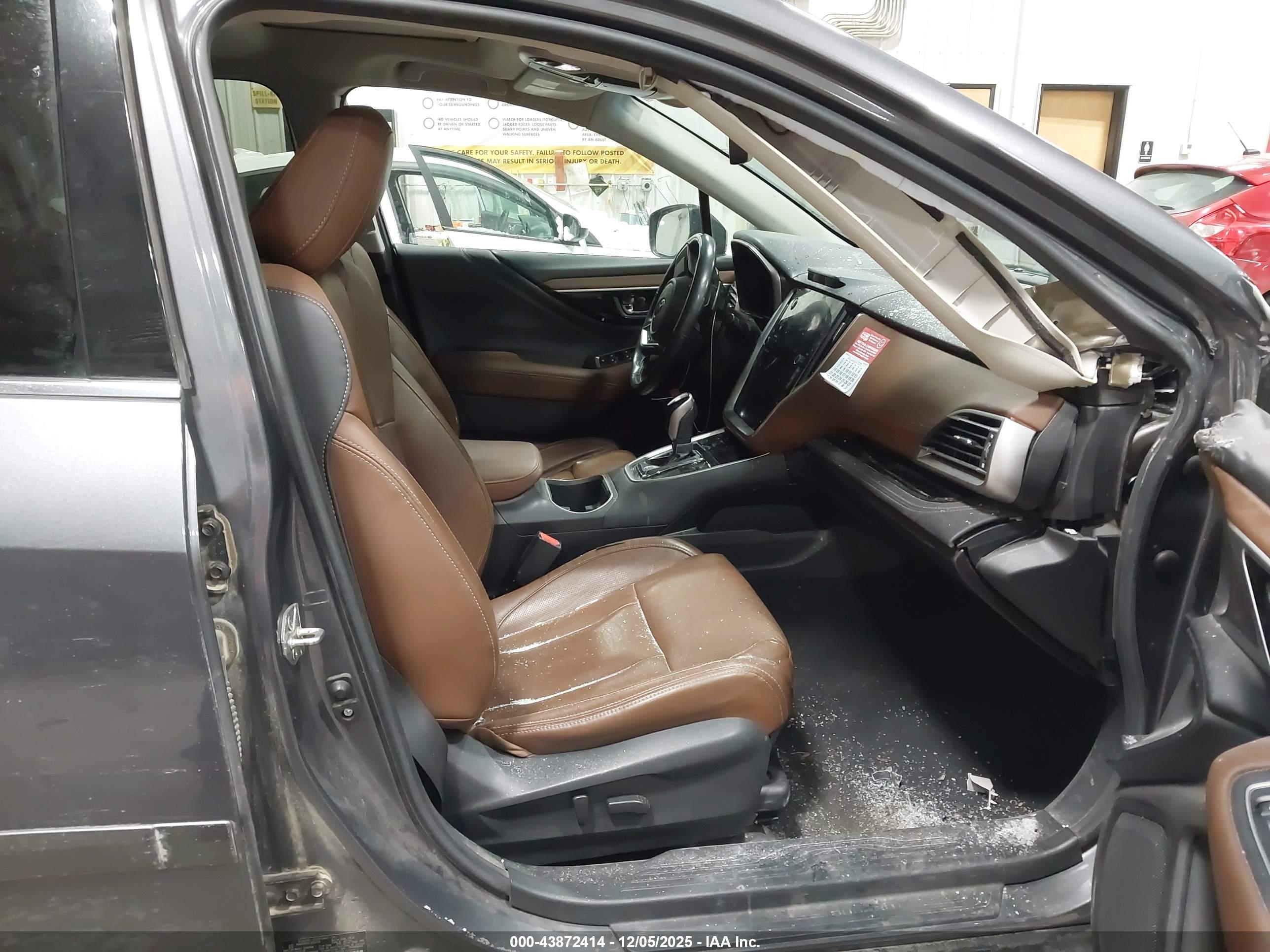 SUBARU OUTBACK image 5