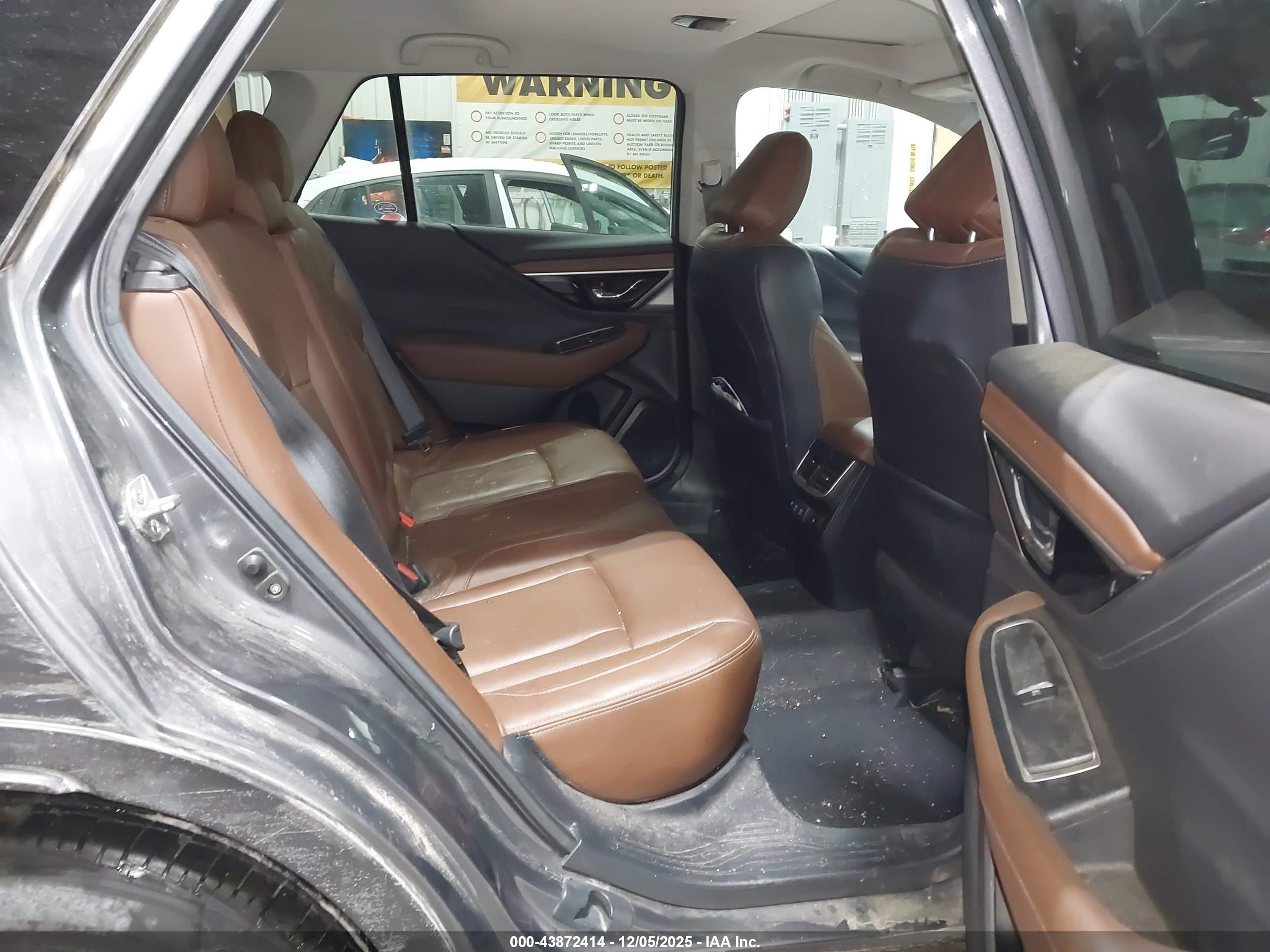 SUBARU OUTBACK image 8