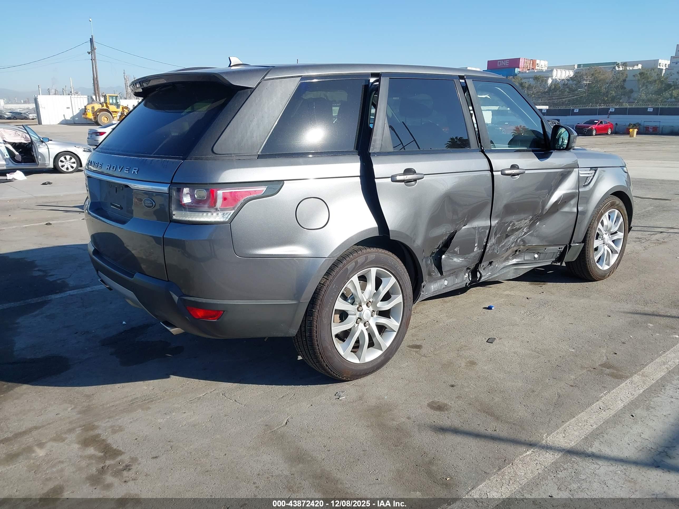 LAND ROVER image 4