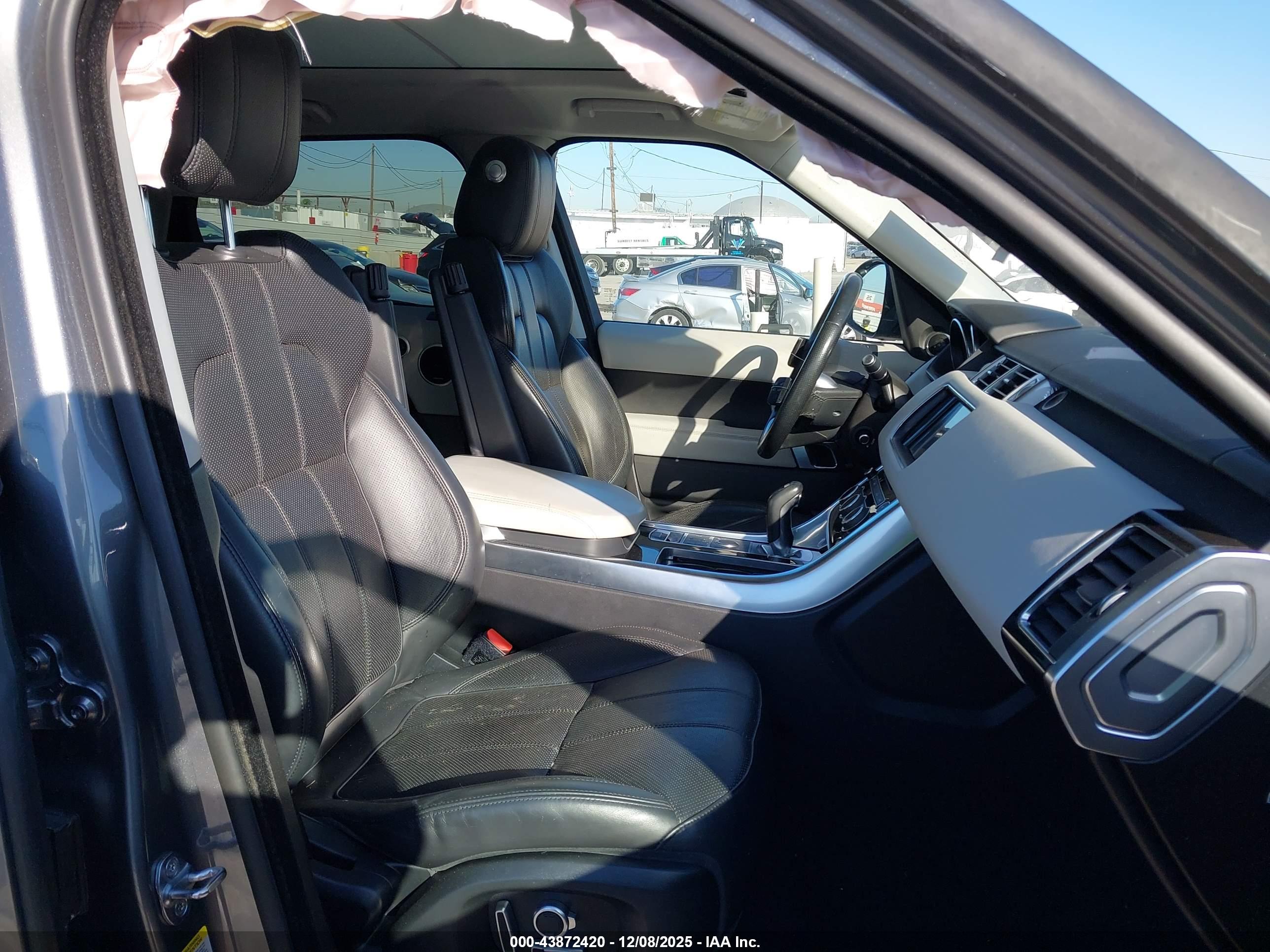 LAND ROVER image 5