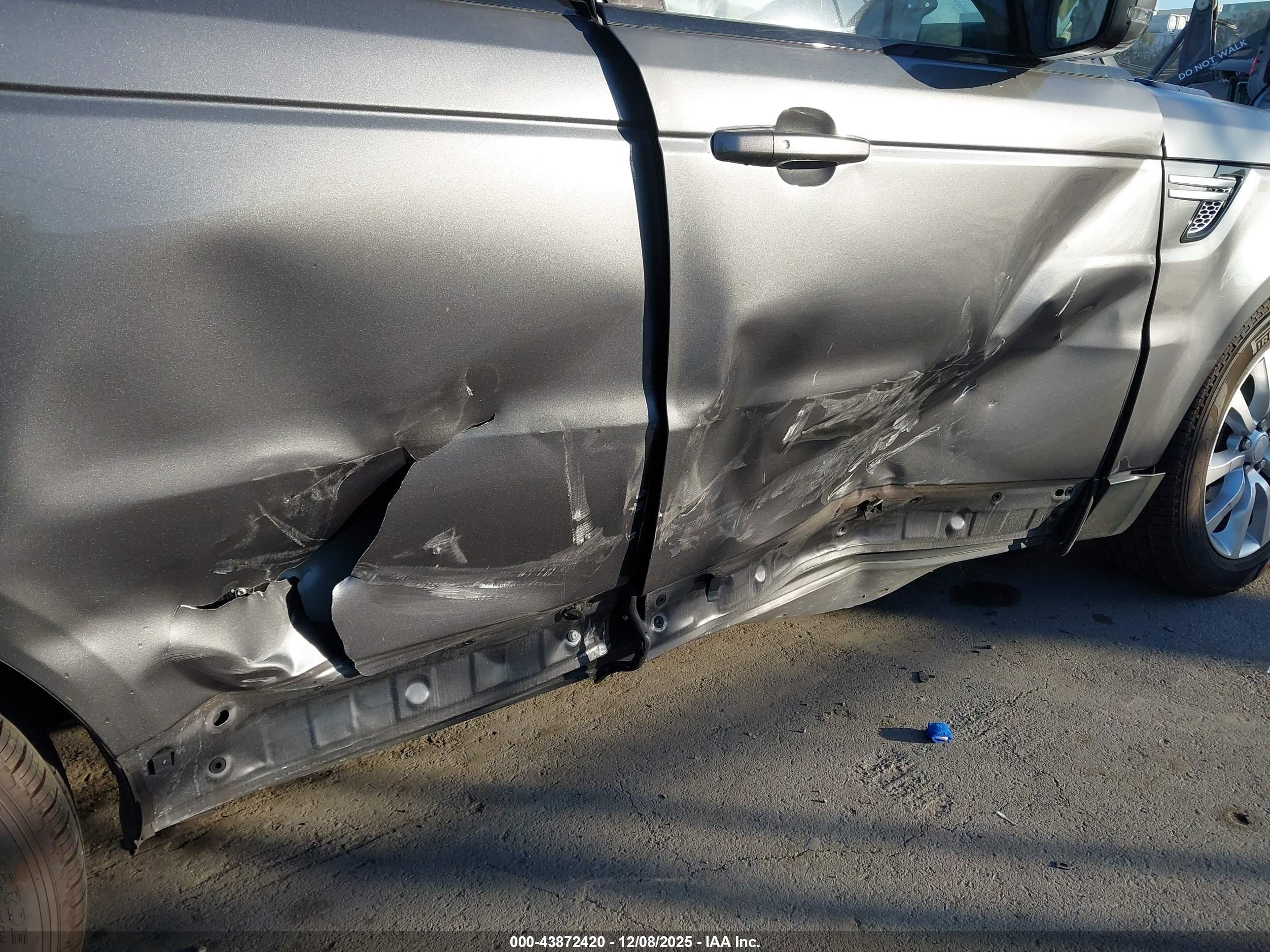 LAND ROVER image 6