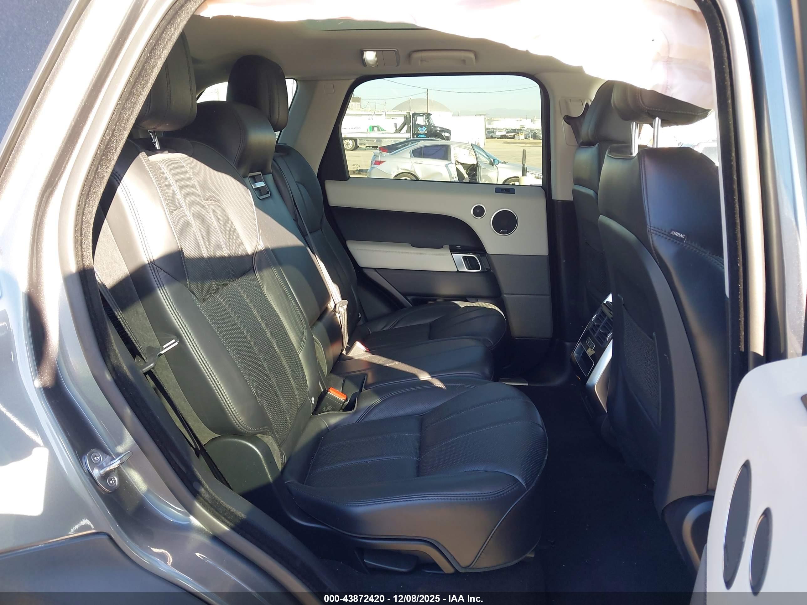 LAND ROVER image 8