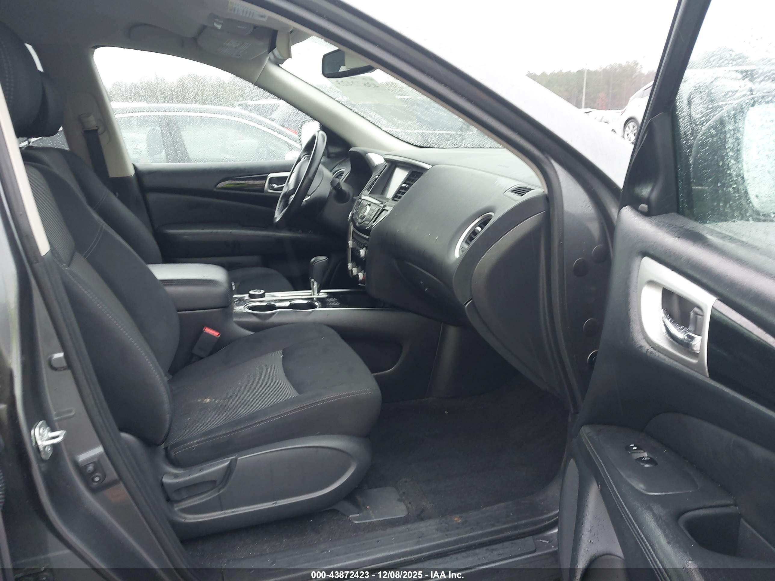 NISSAN PATHFINDER image 5