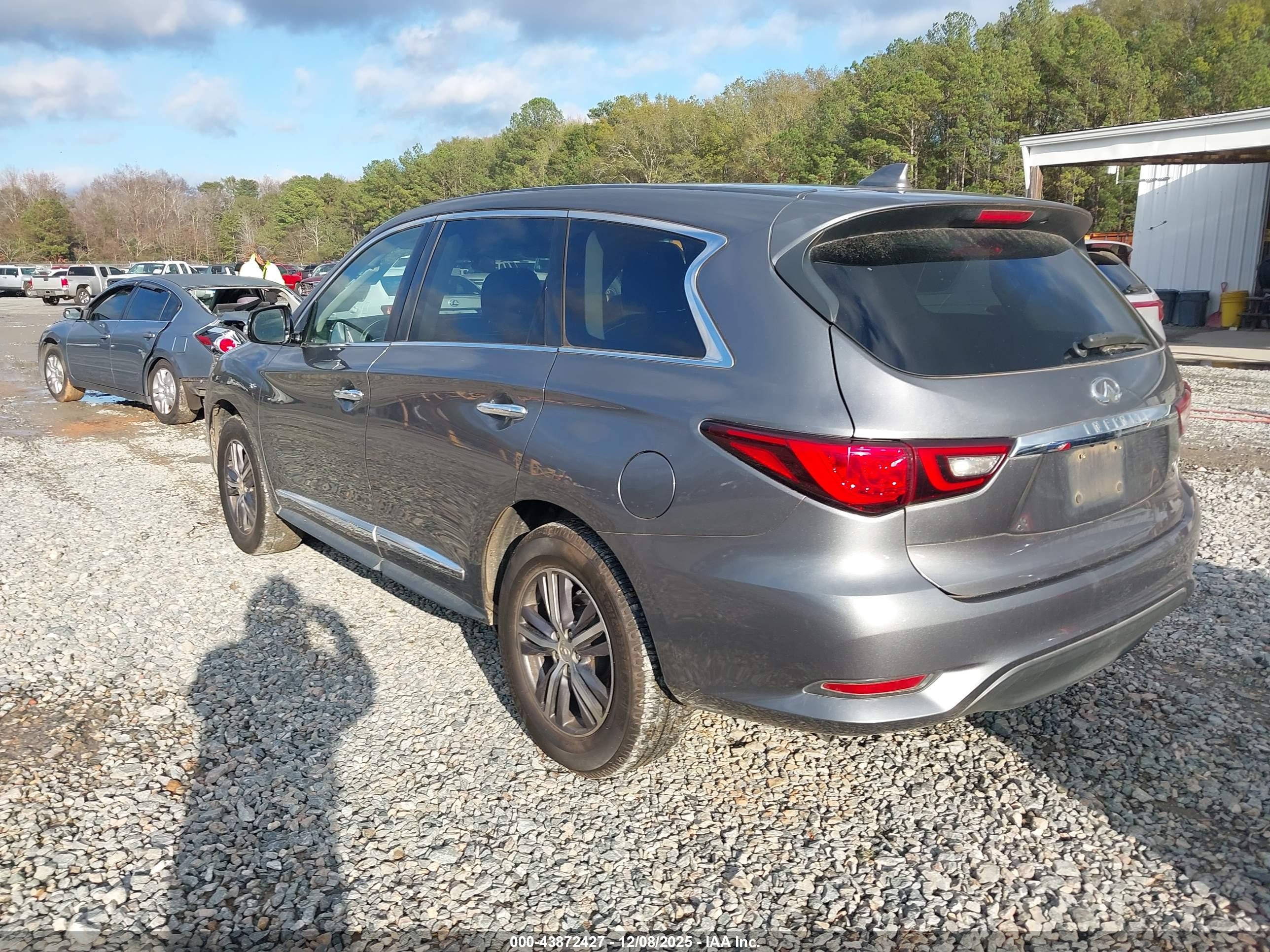 INFINITI QX60 image 3