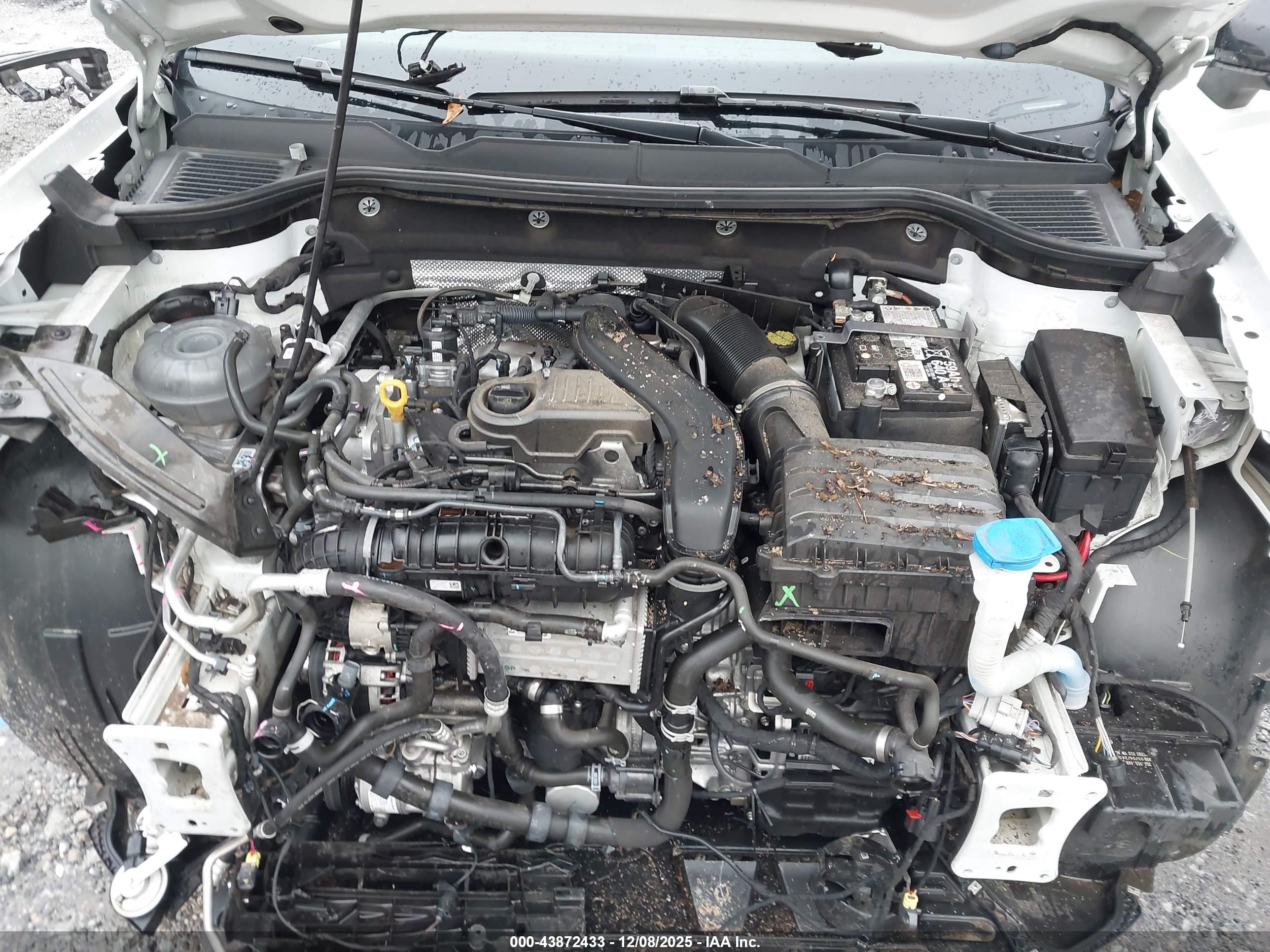 VOLKSWAGEN TAOS image 10
