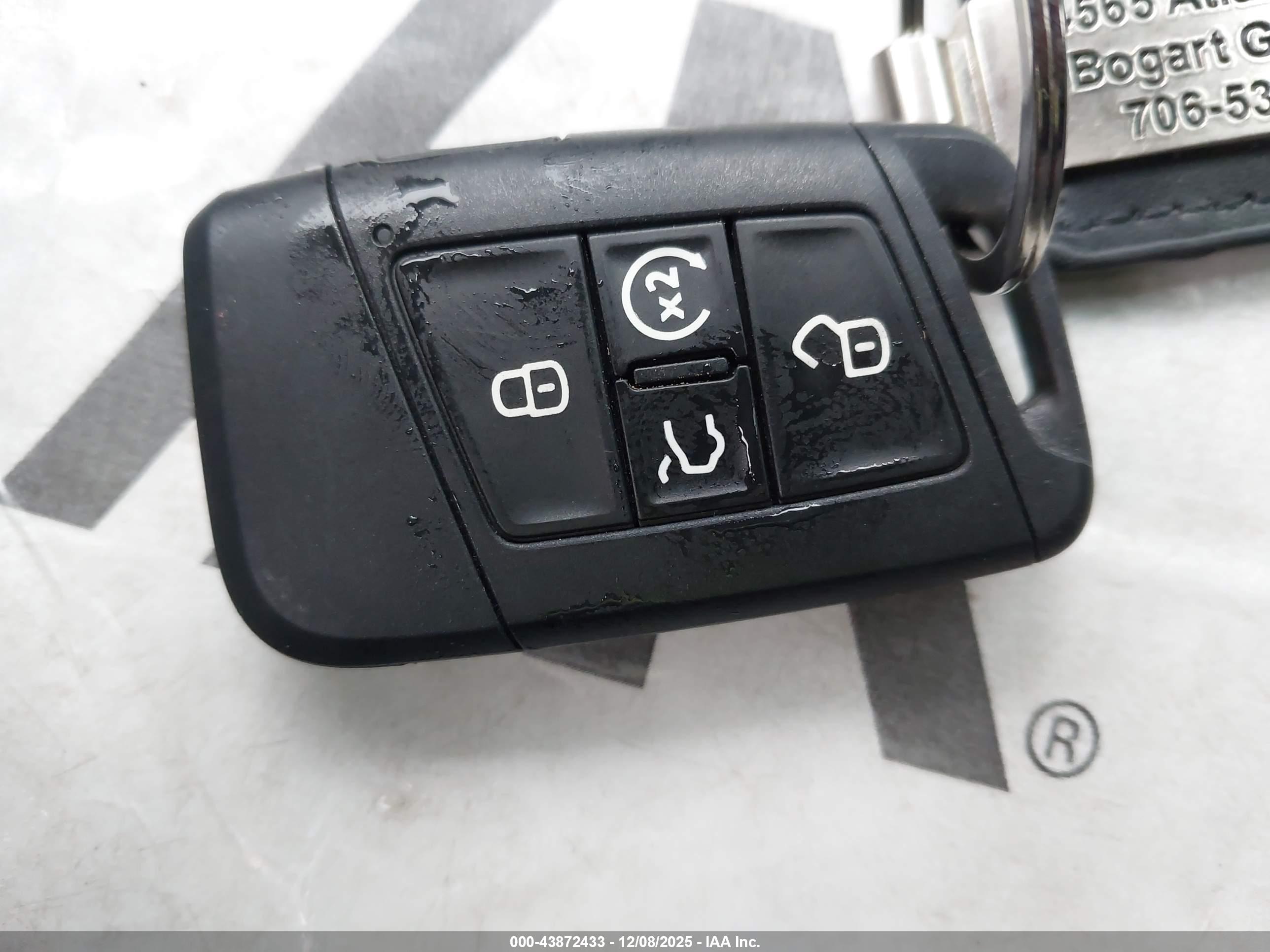VOLKSWAGEN TAOS image 11