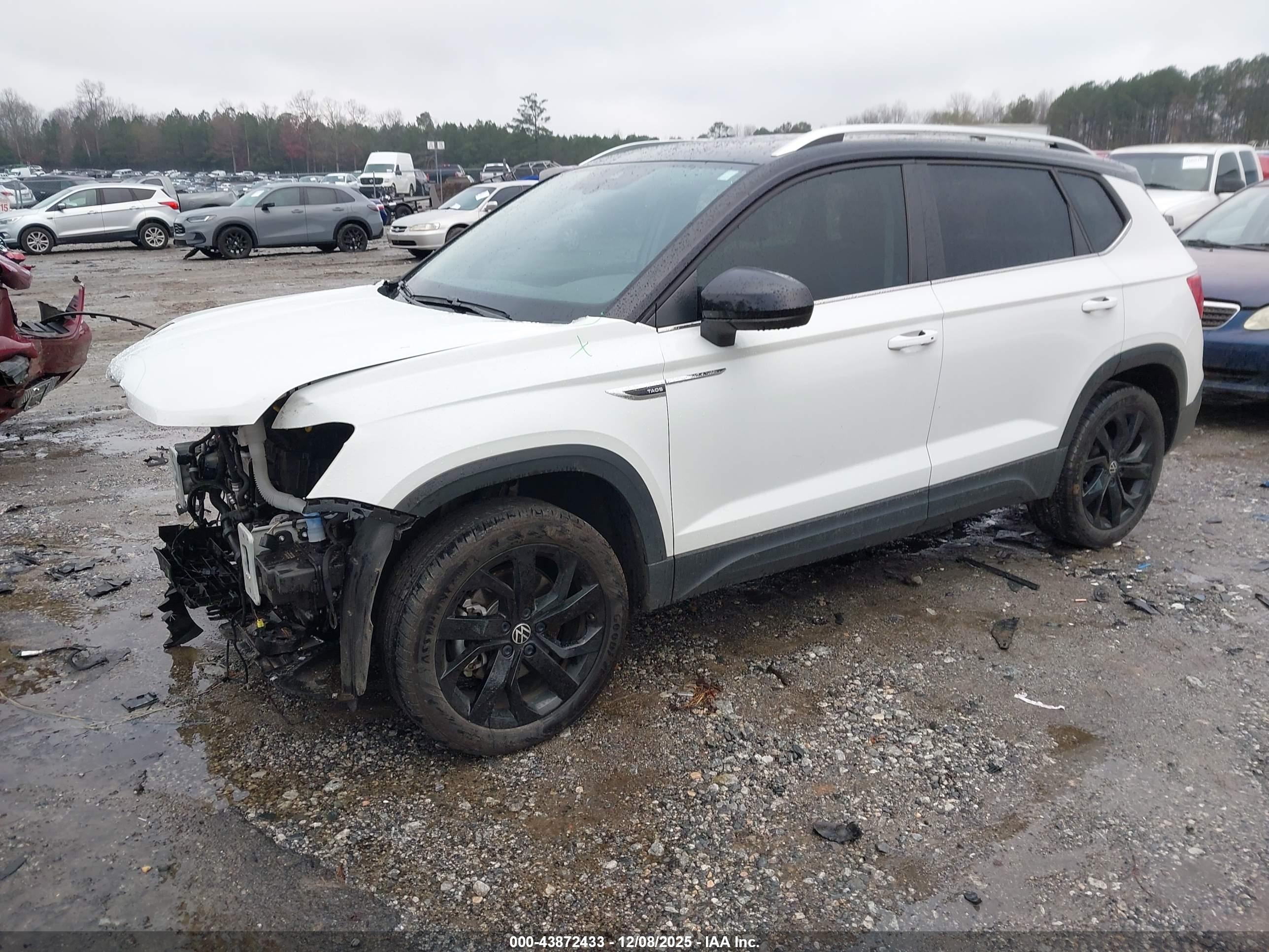 VOLKSWAGEN TAOS image 2