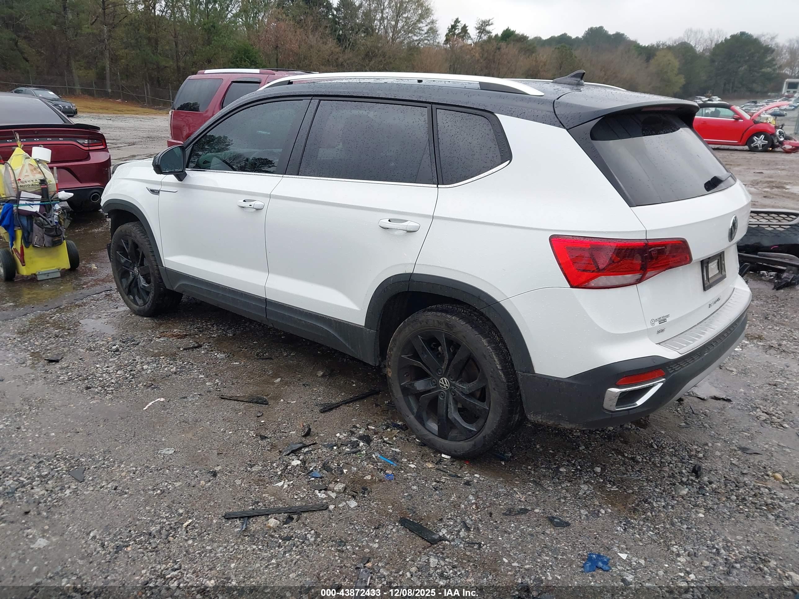 VOLKSWAGEN TAOS image 3