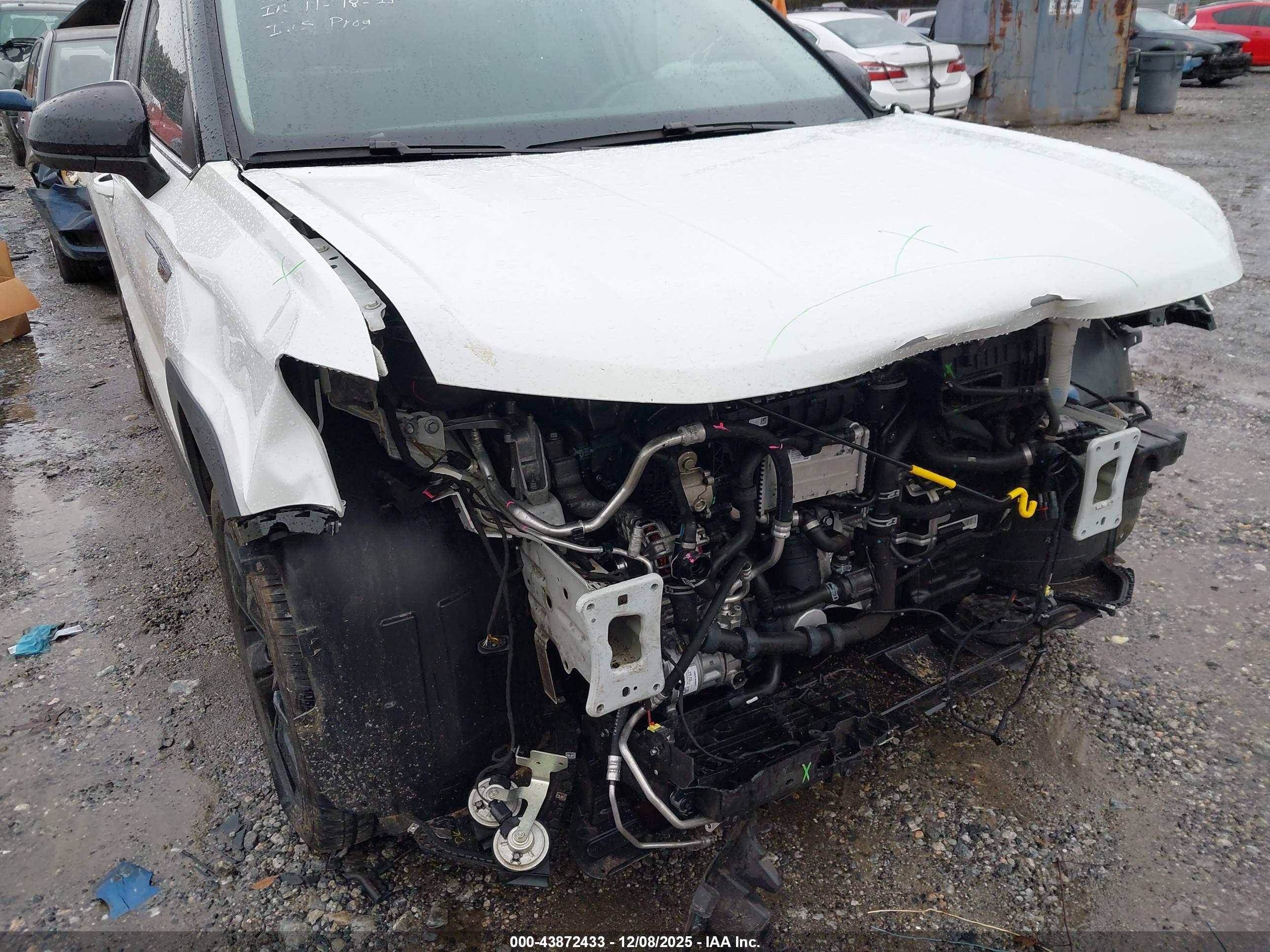 VOLKSWAGEN TAOS image 6