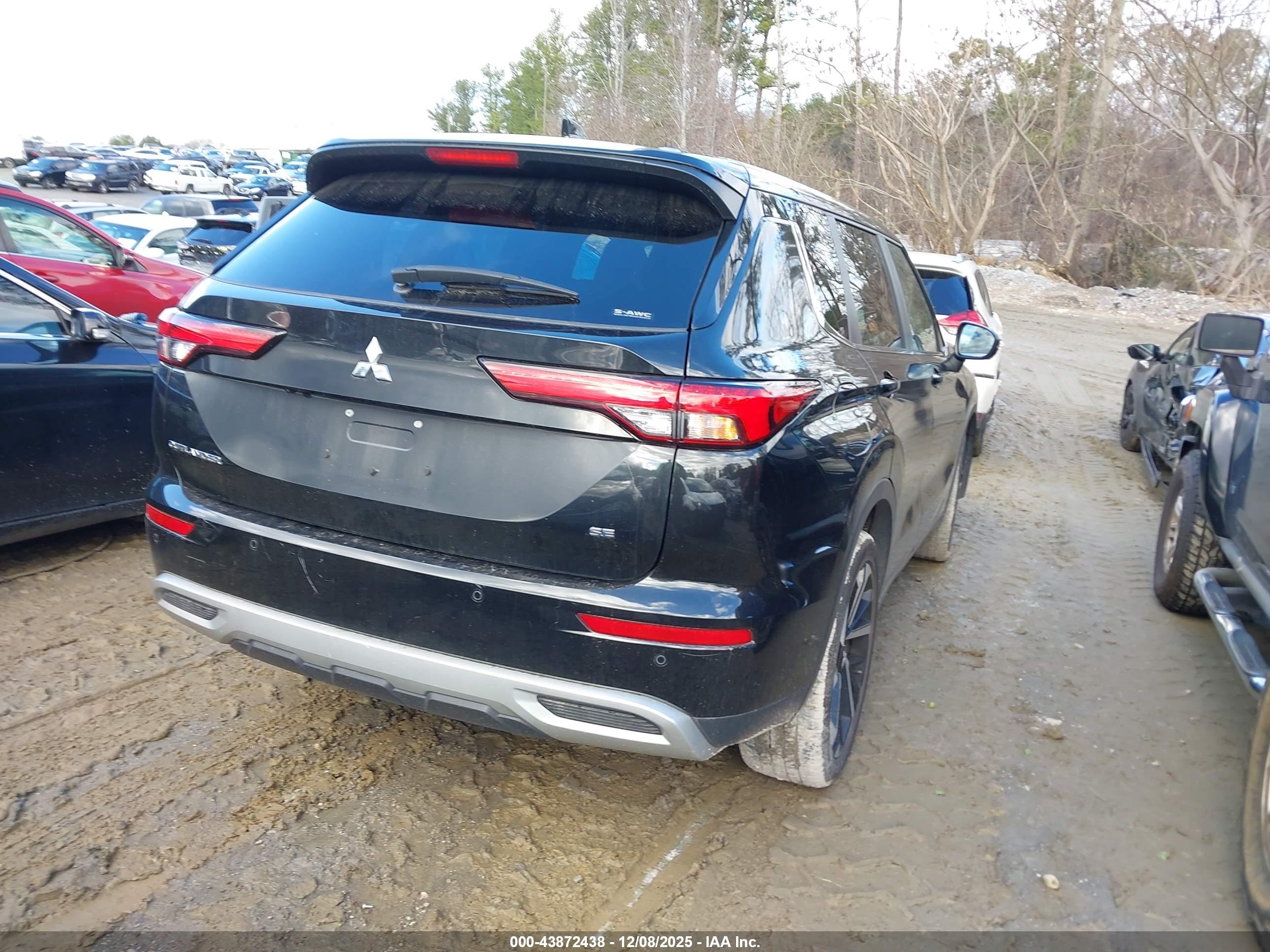 MITSUBISHI OUTLANDER image 4