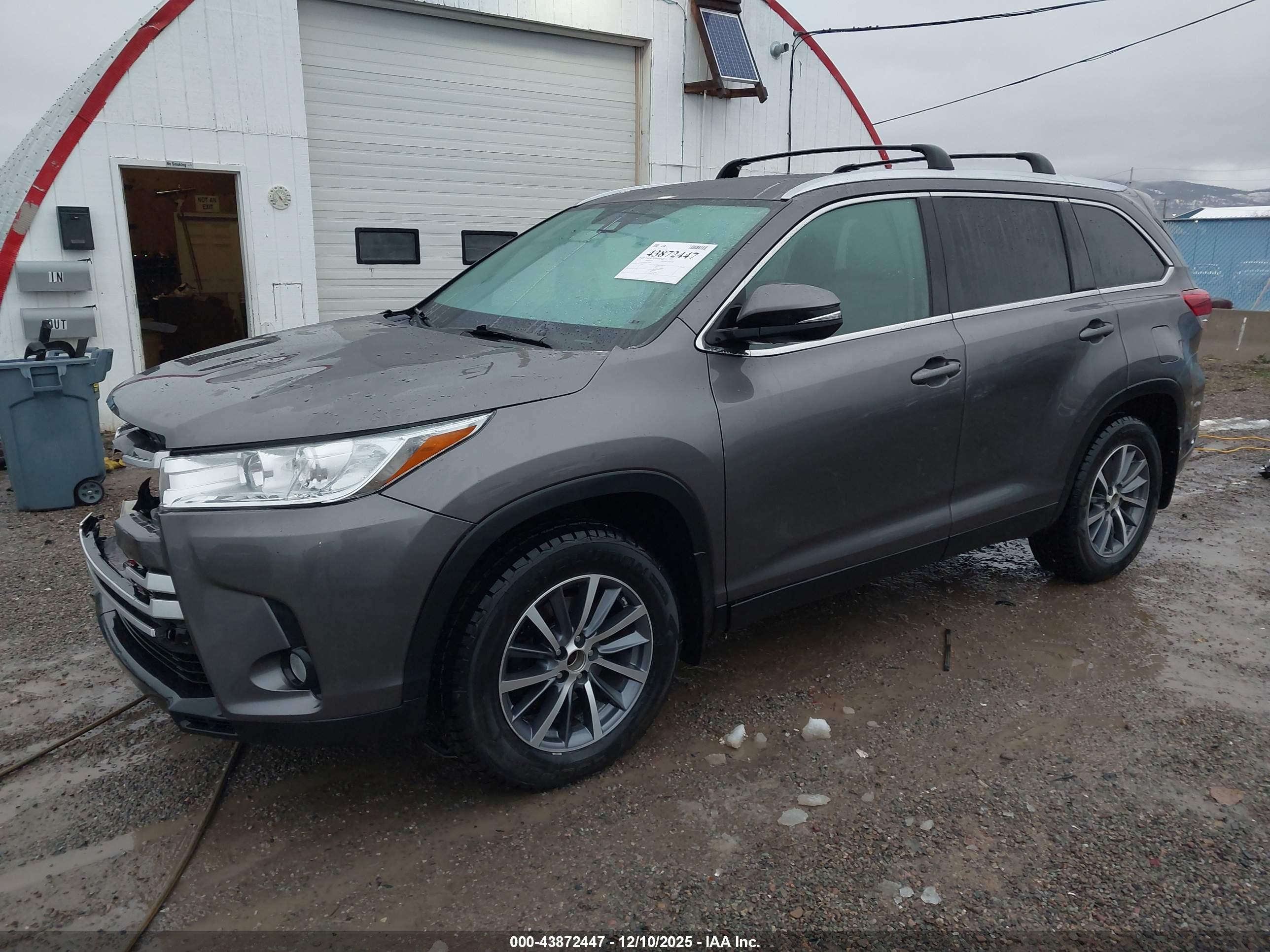 TOYOTA HIGHLANDER image 2