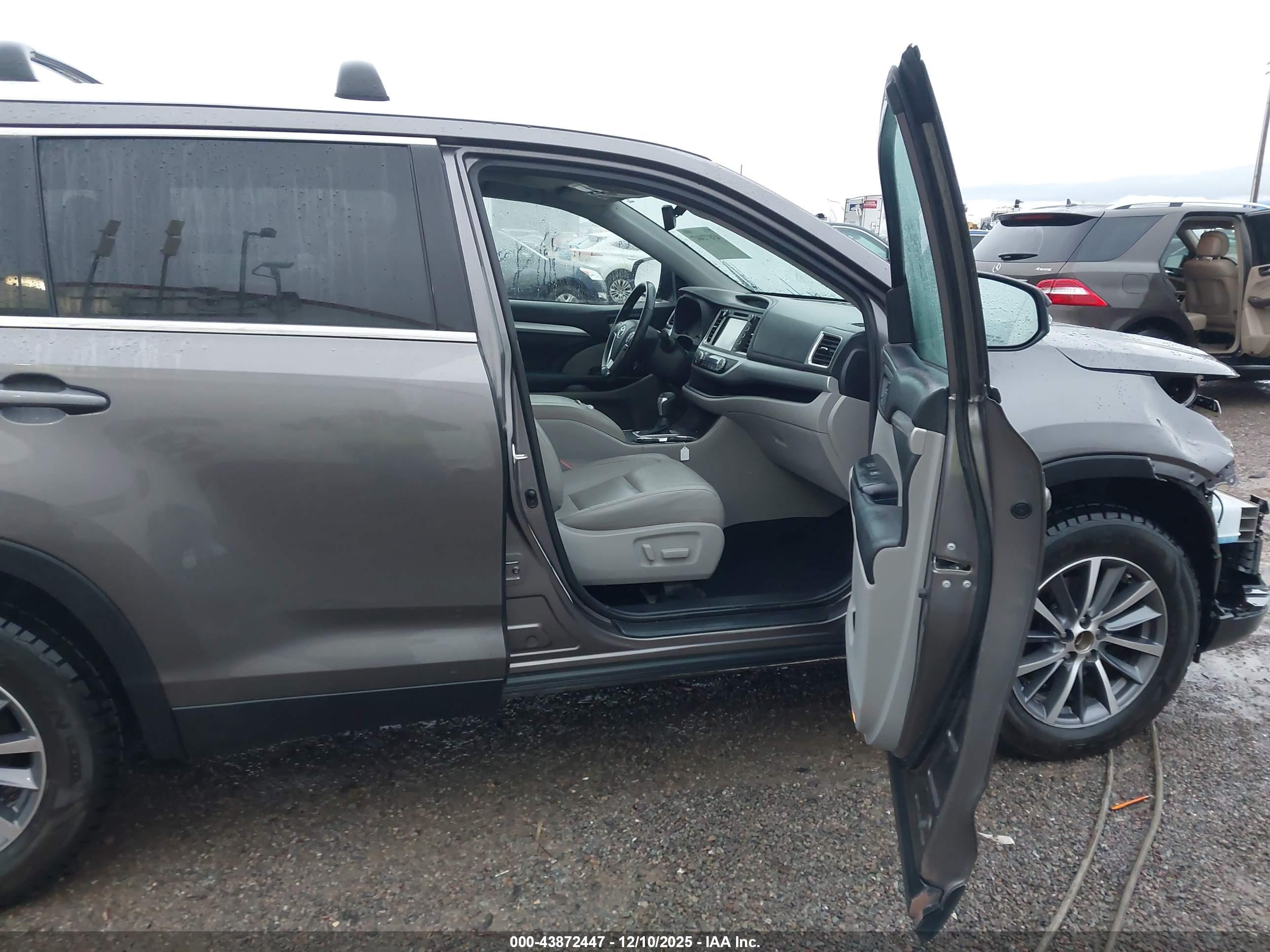 TOYOTA HIGHLANDER image 5